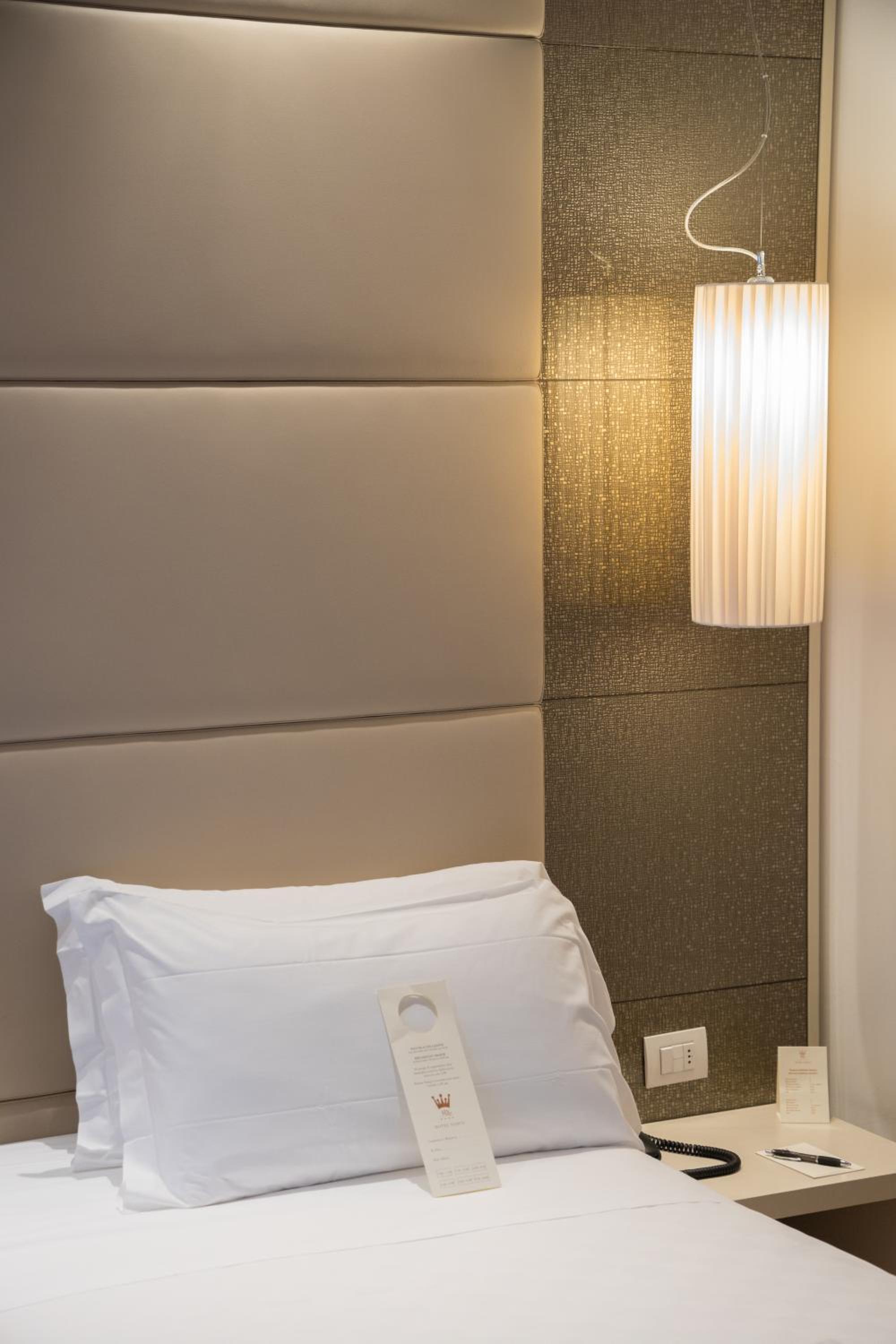 Executive Room thumbnail 5