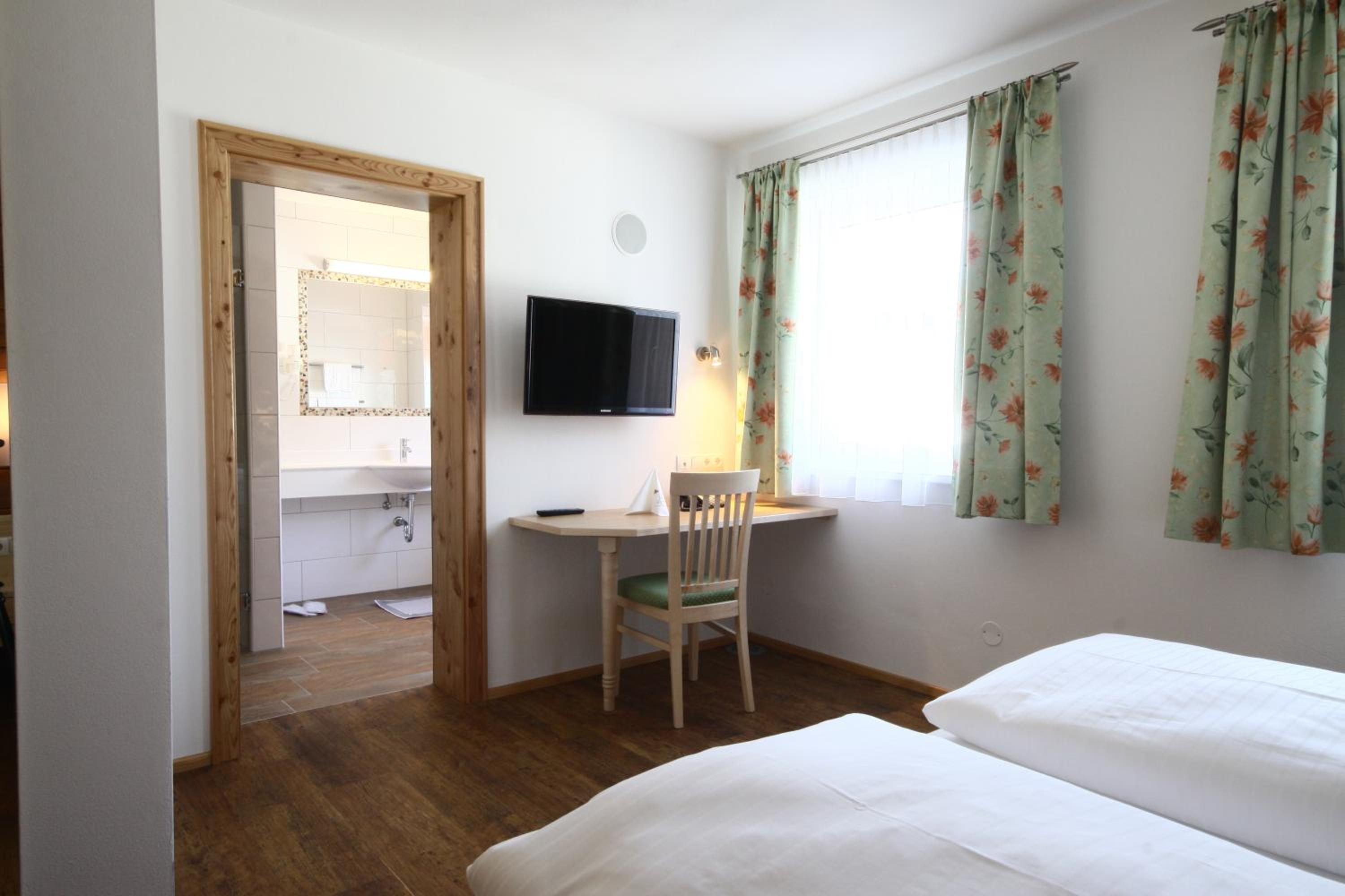 One-Bedroom Apartment - Photo 6