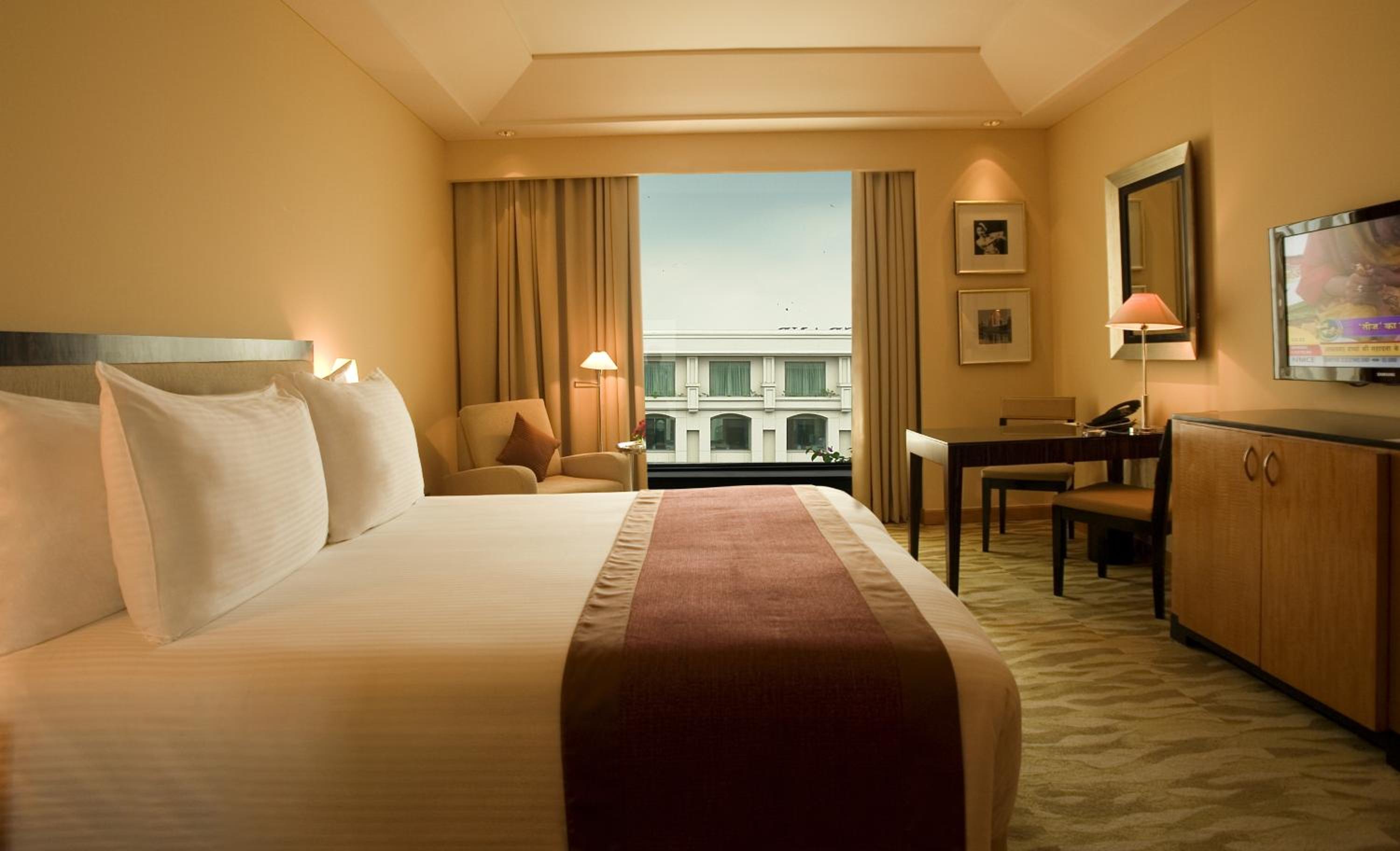 The Grand Premium Room with 20% off on session of 30 mins Spa,15% off on food & soft beverage services,20% Discount on Laundry service Per stay per room - Photo 5