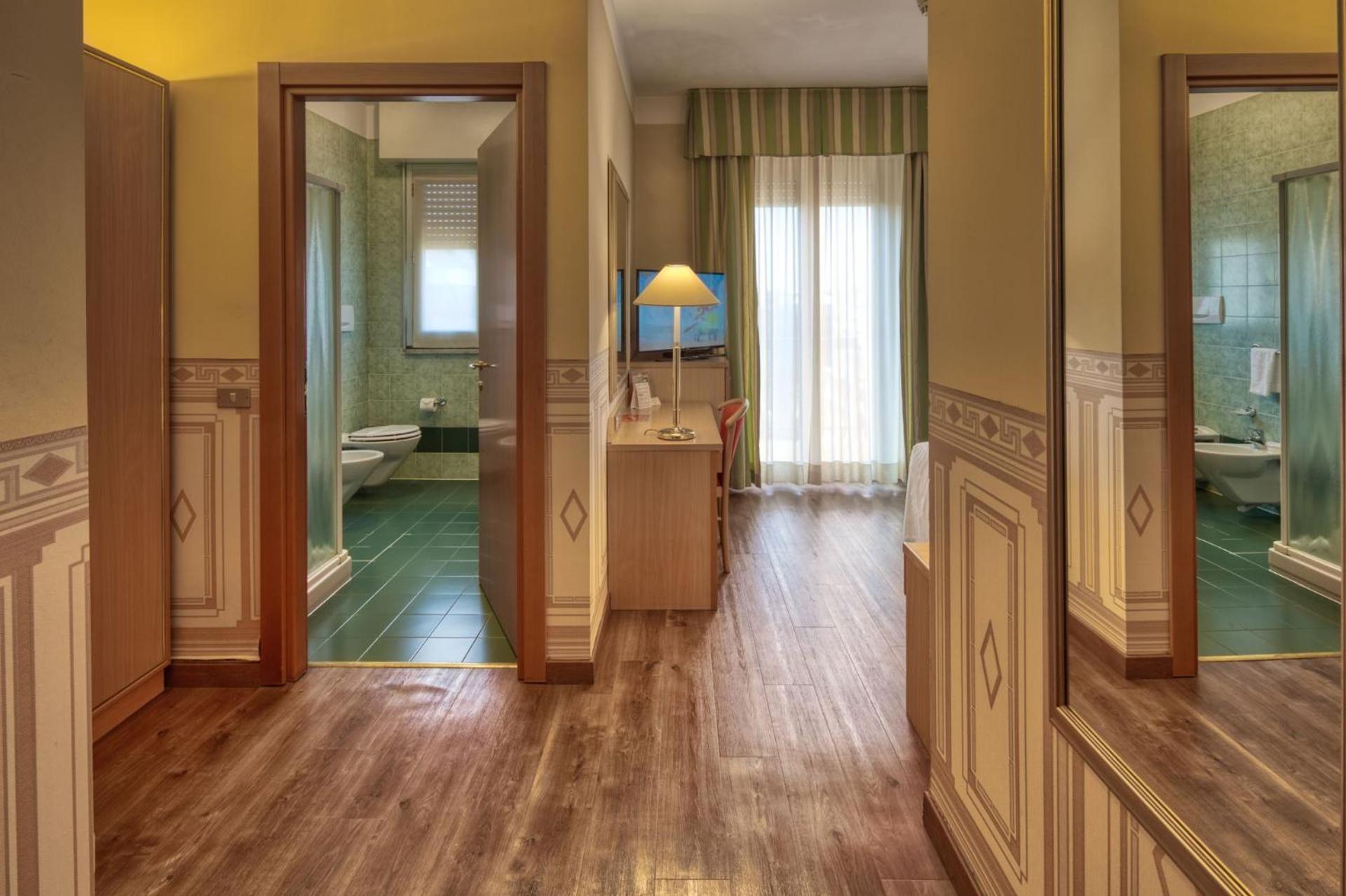 Single Room thumbnail 5