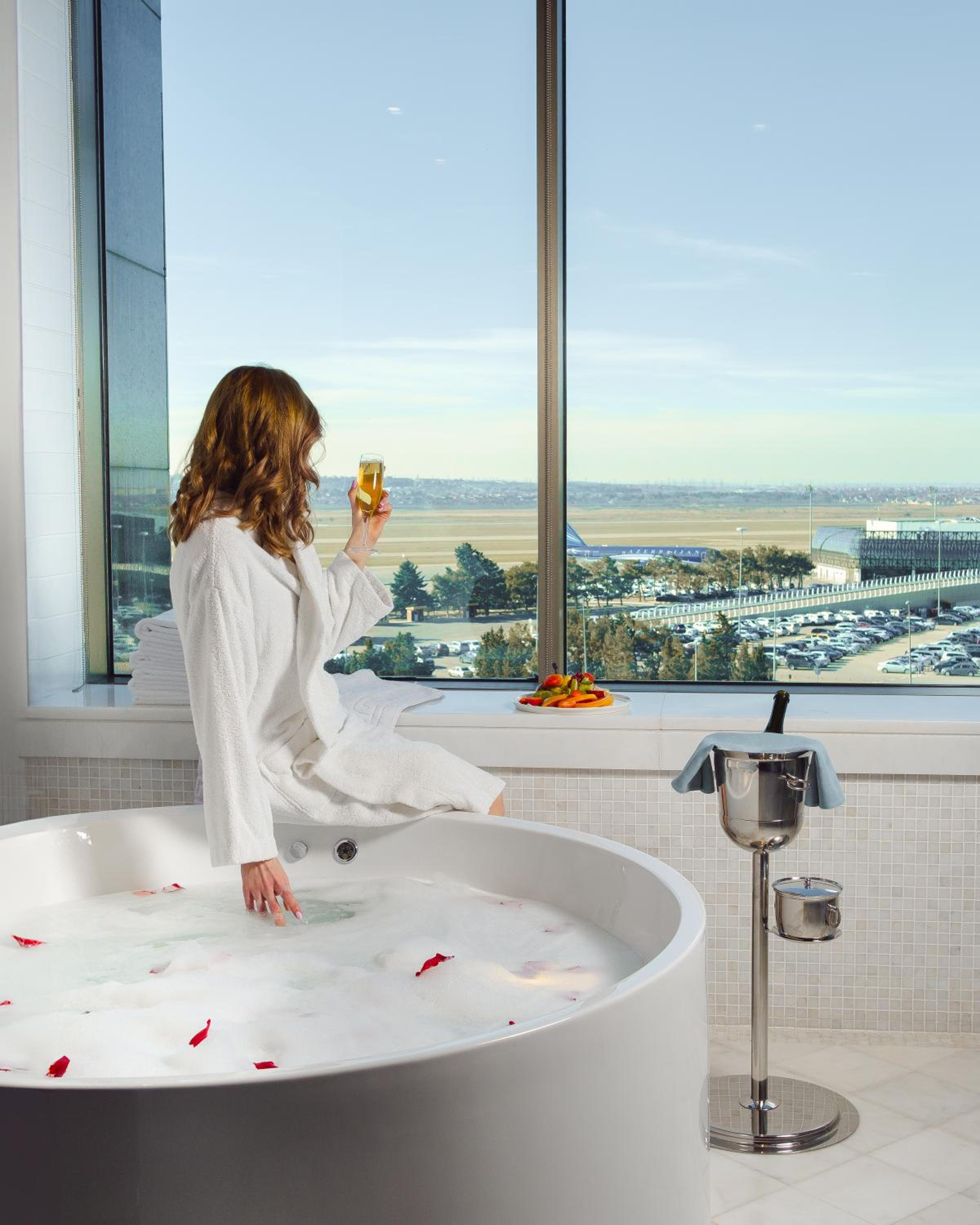 Presidentioal Suite, Presidential Suite, Airport view