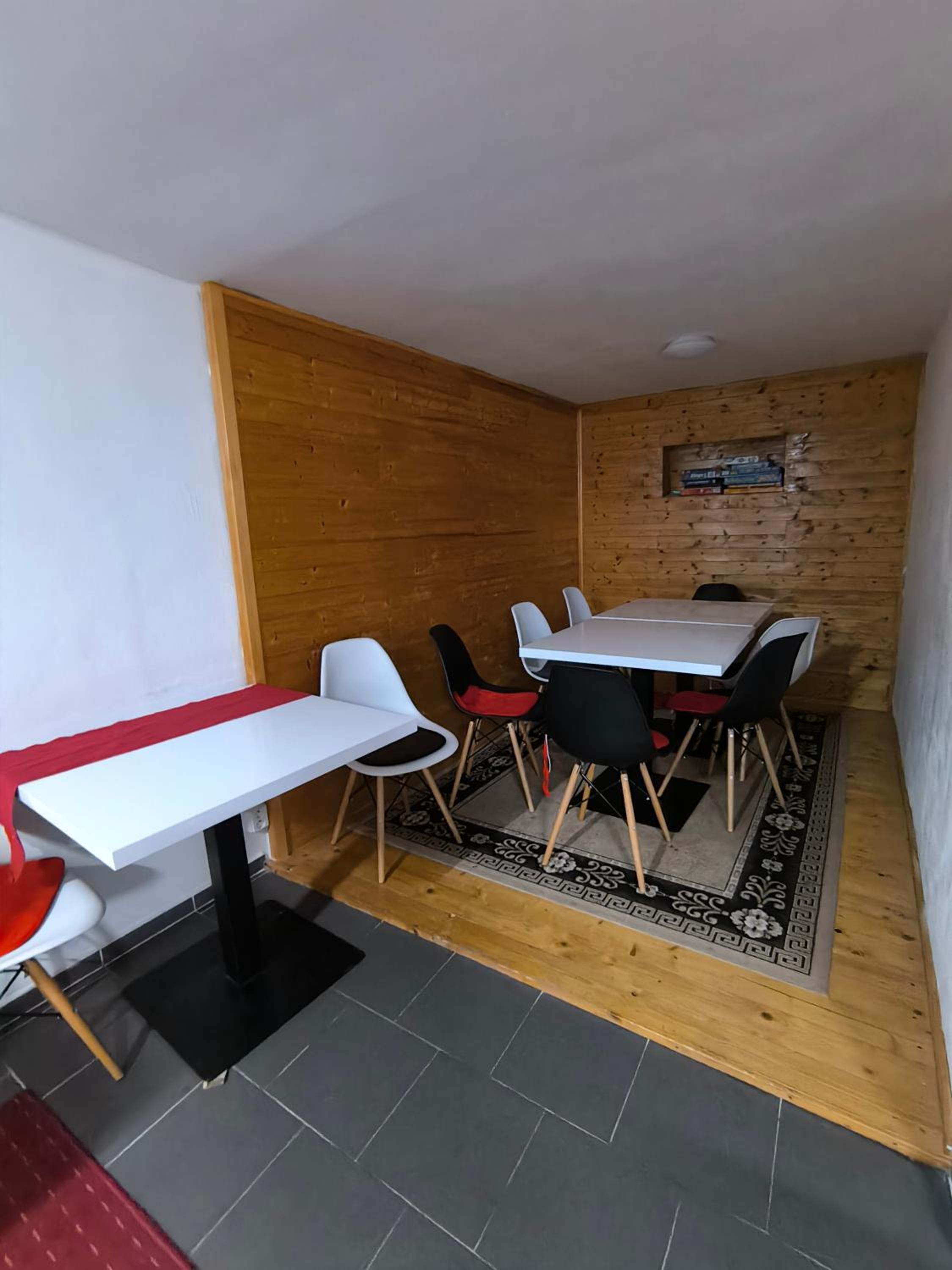 One-Bedroom Suite - Photo 6