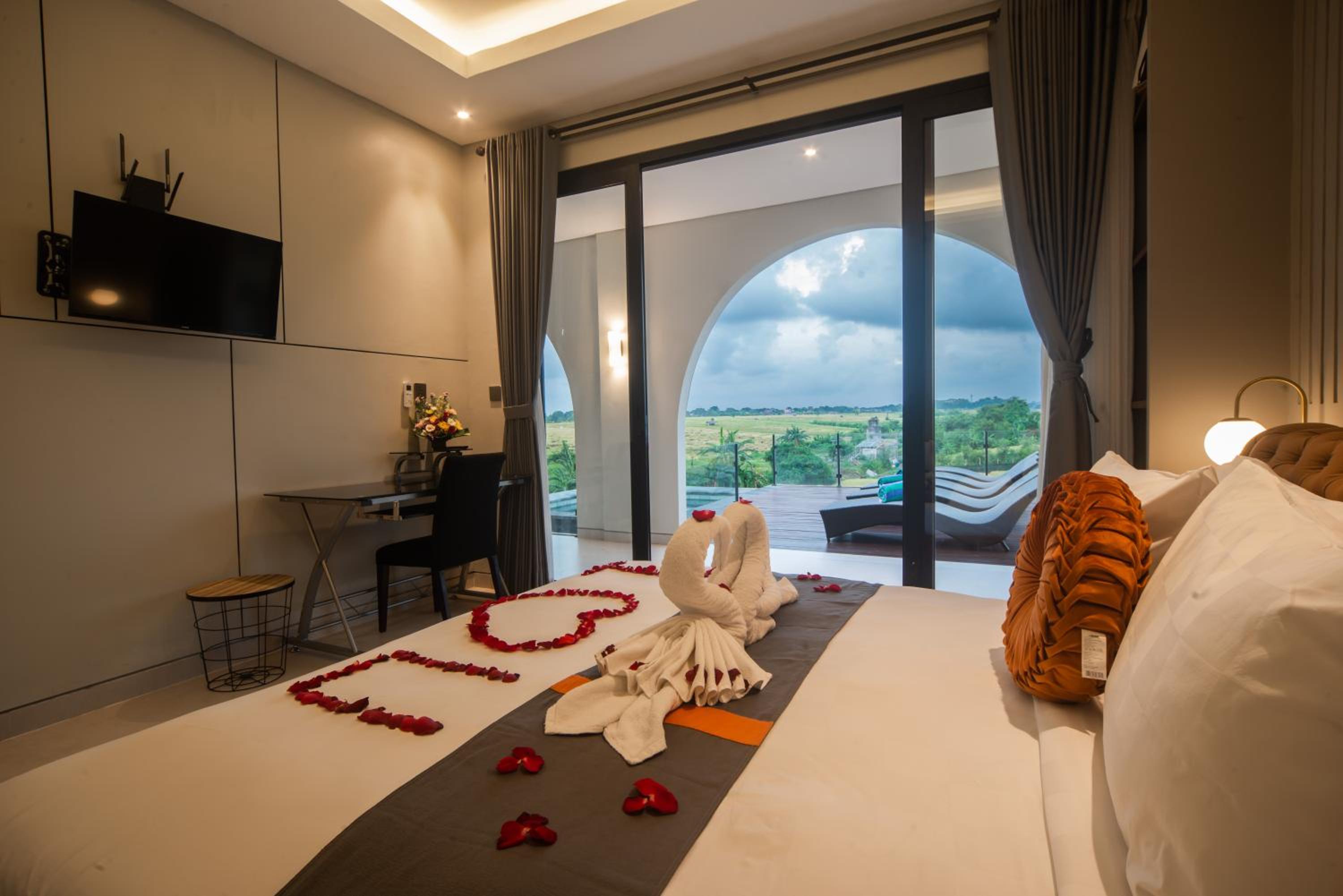 Deluxe King Suite