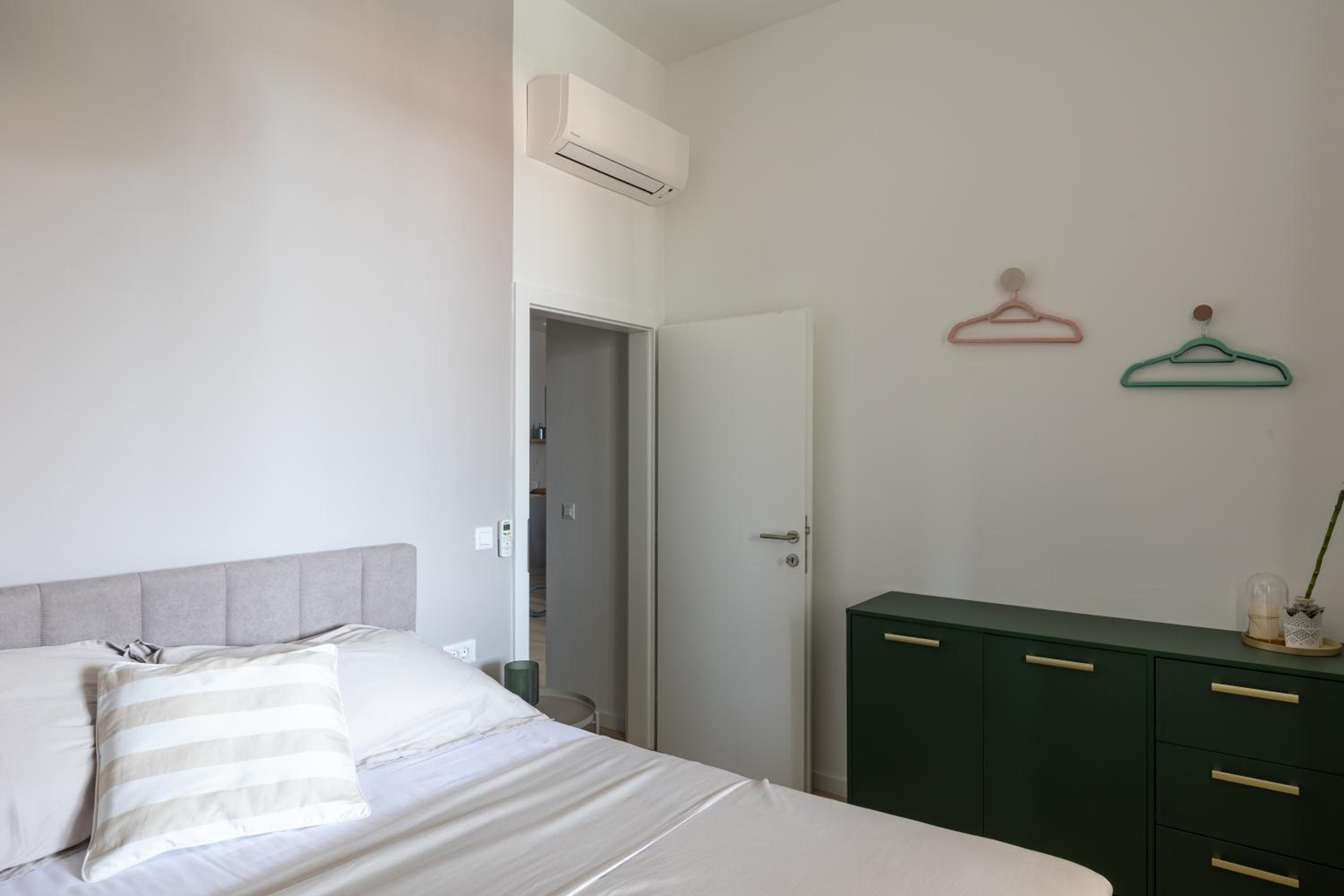 Three Bedroom Apartment with Balcony and Sea View