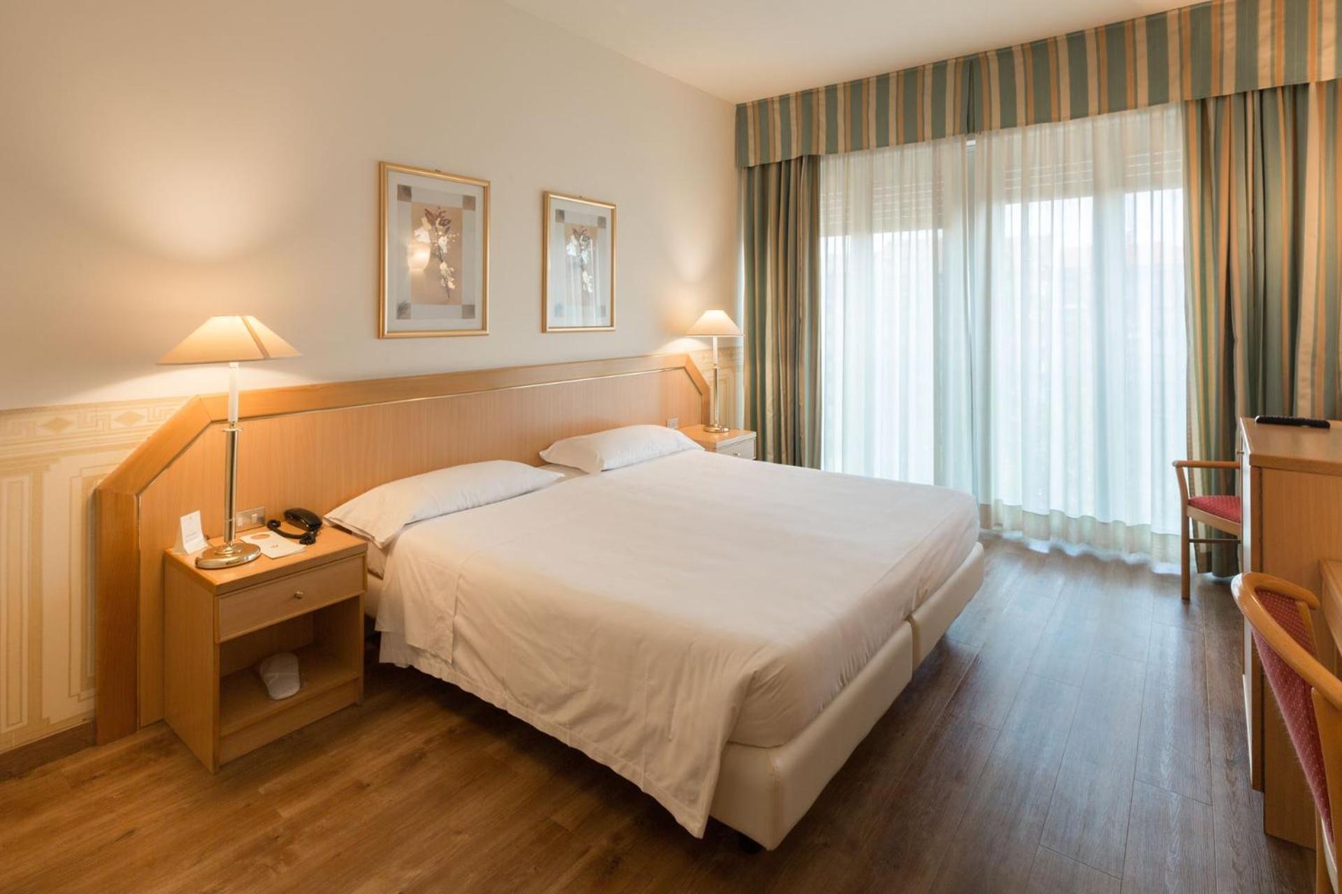 Double or Twin Room thumbnail 6