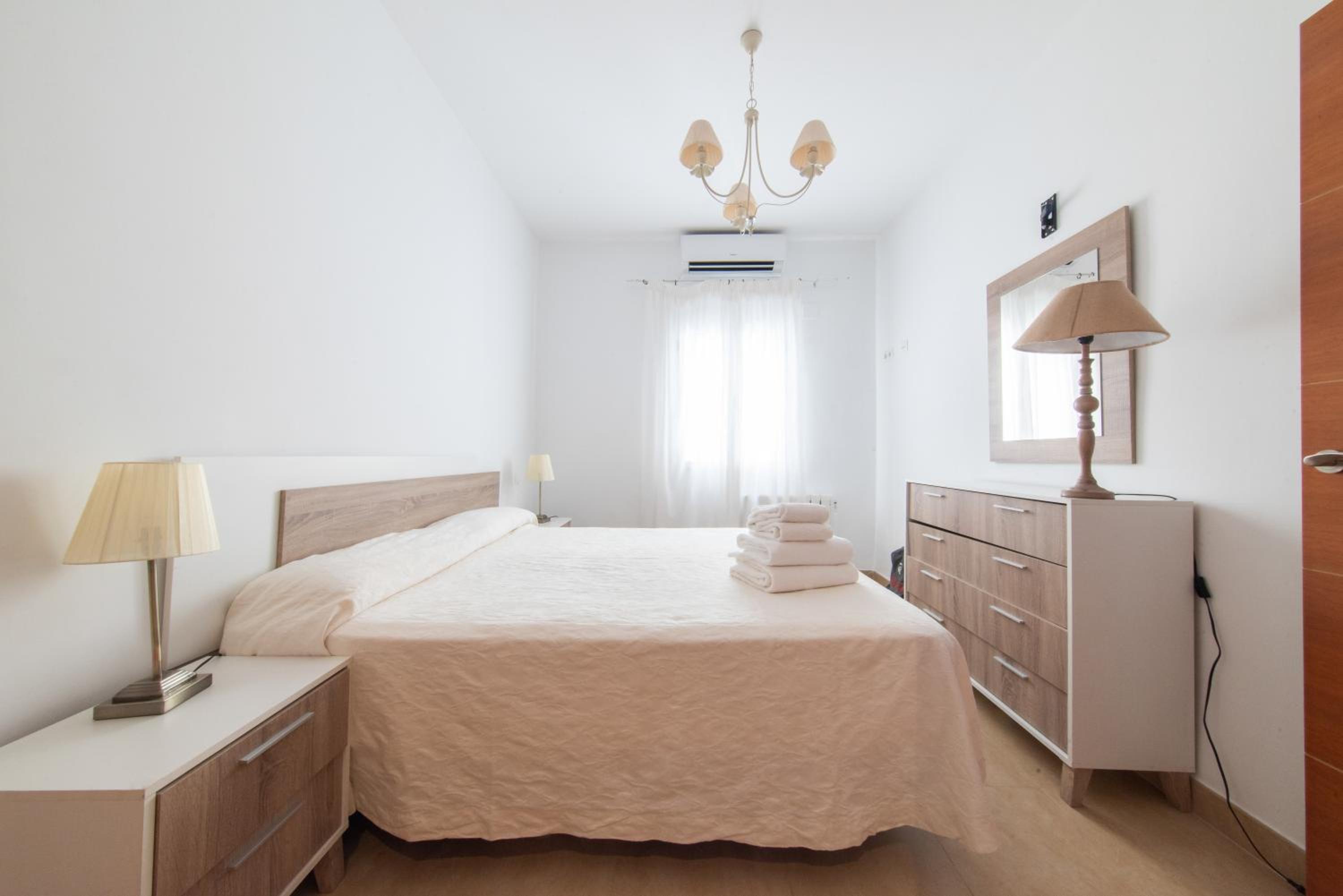 One-Bedroom Apartment - Photo 3