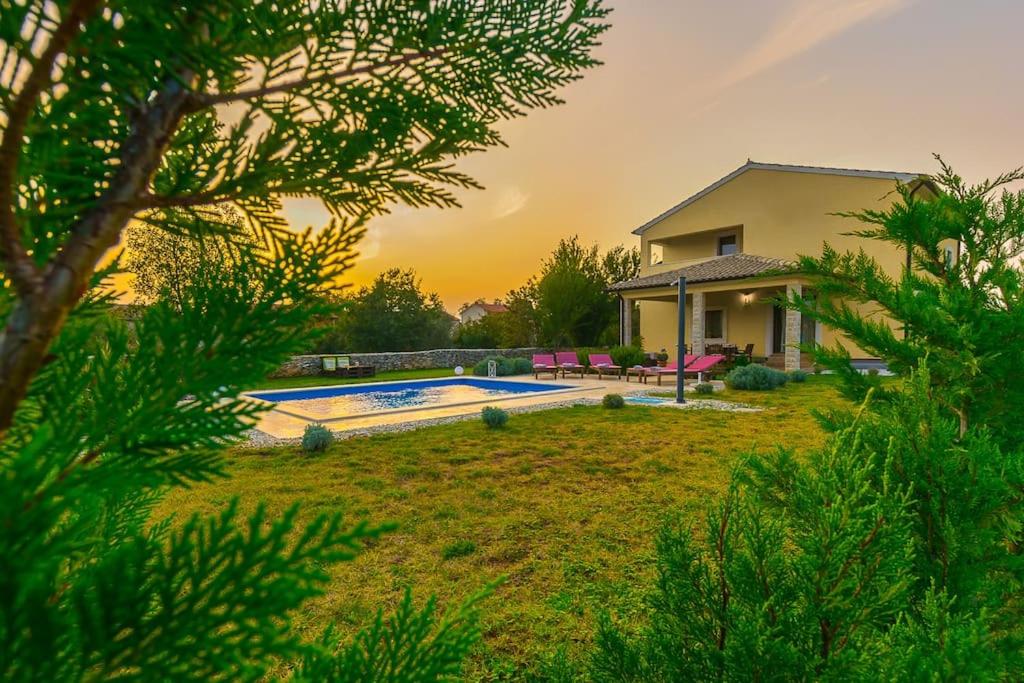 Three-Bedroom Villa photo 2