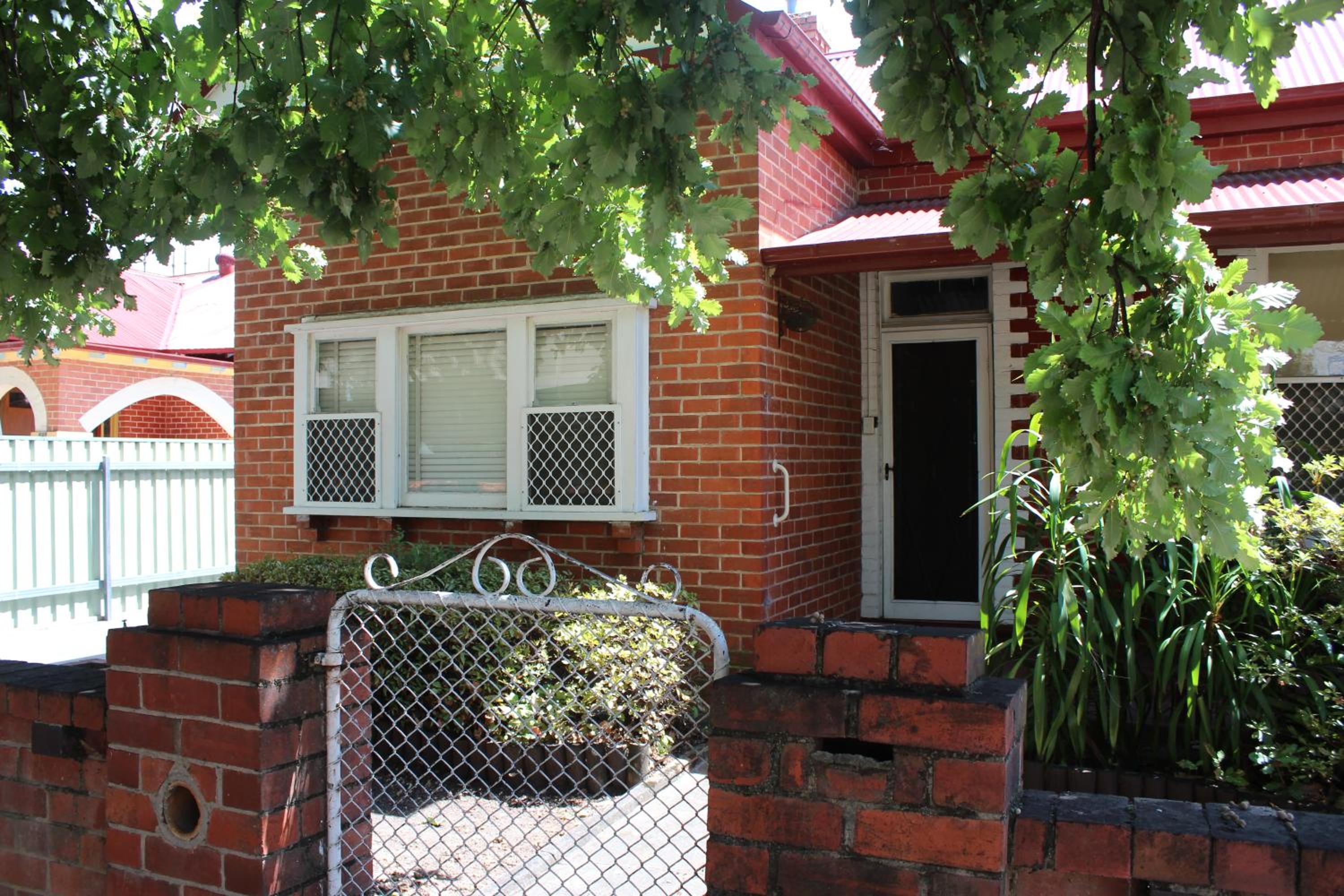 Three-Bedroom House photo 2