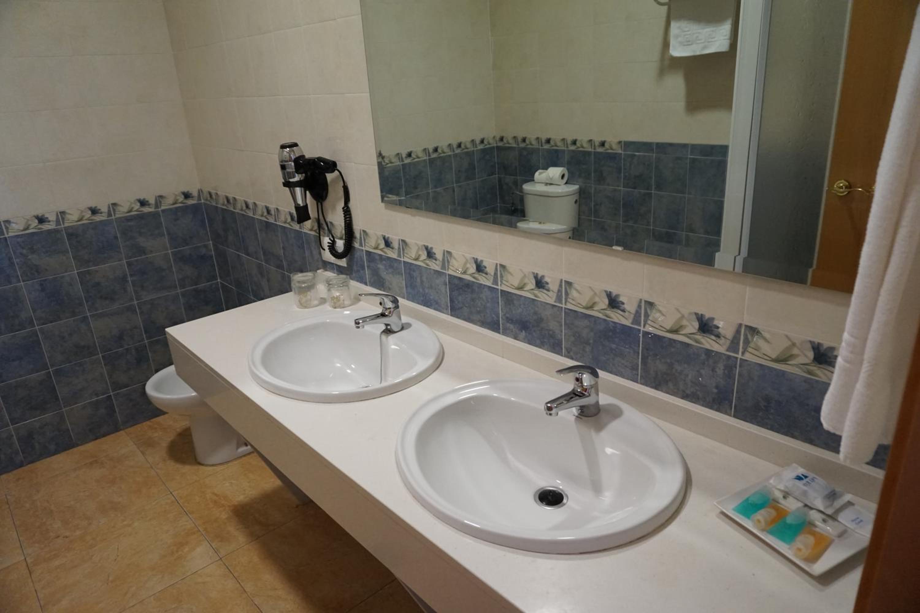 Standard Quadruple Room - Photo 5