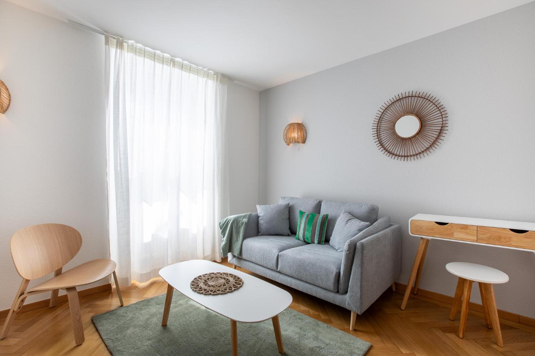 One-Bedroom Apartment photo 1