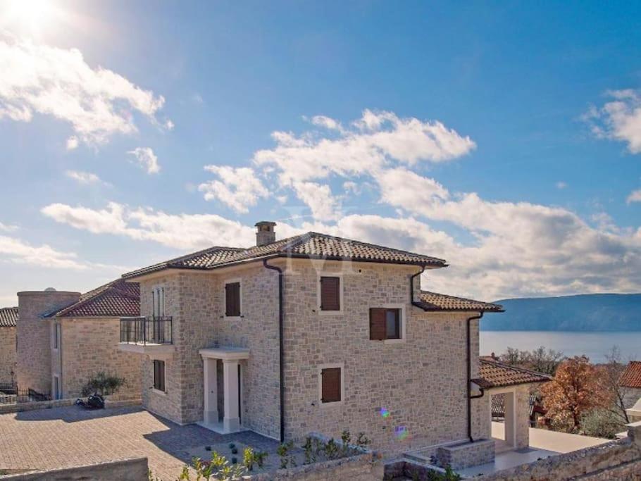Villa photo 3