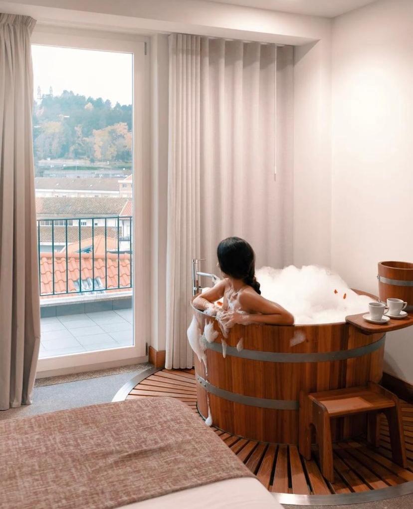 King Suite with Balcony - Photo 11