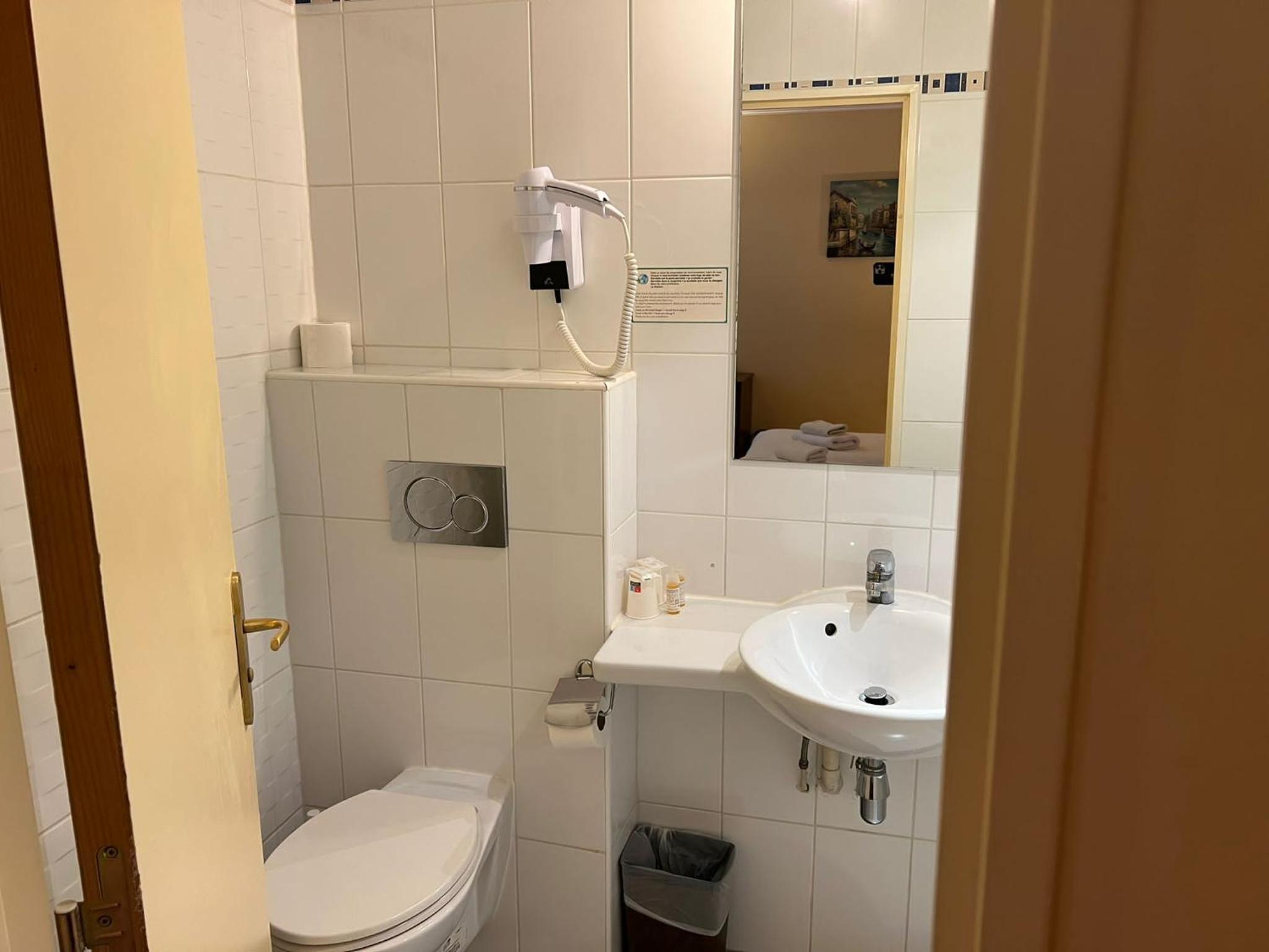 Standard Twin Room photo 2