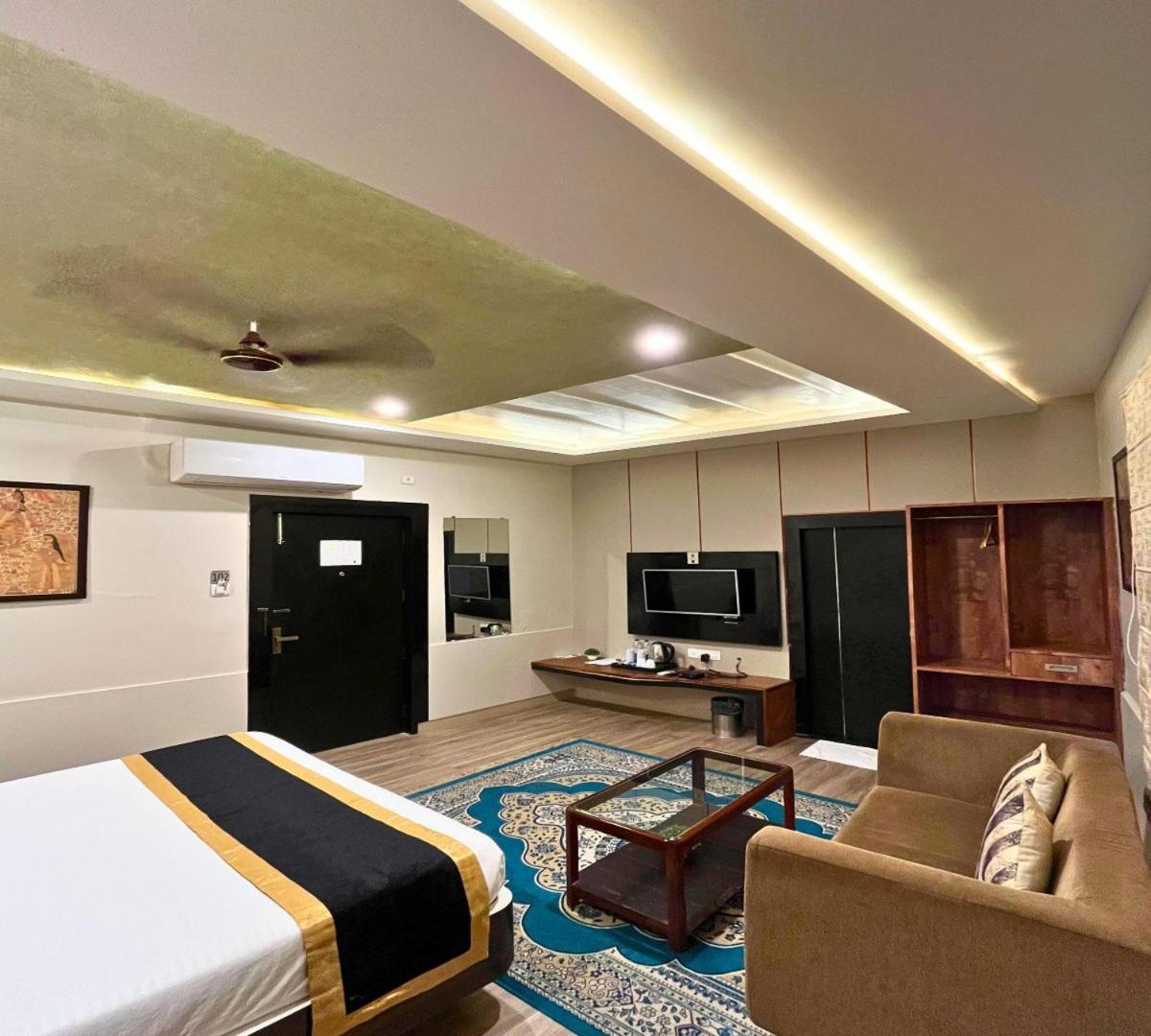Superior King Room - Photo 1