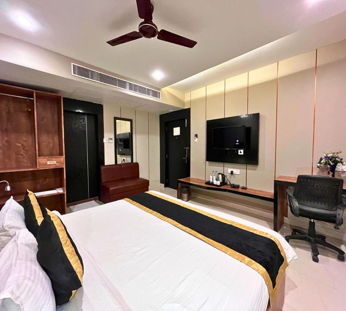 Superior King Room - Photo 3