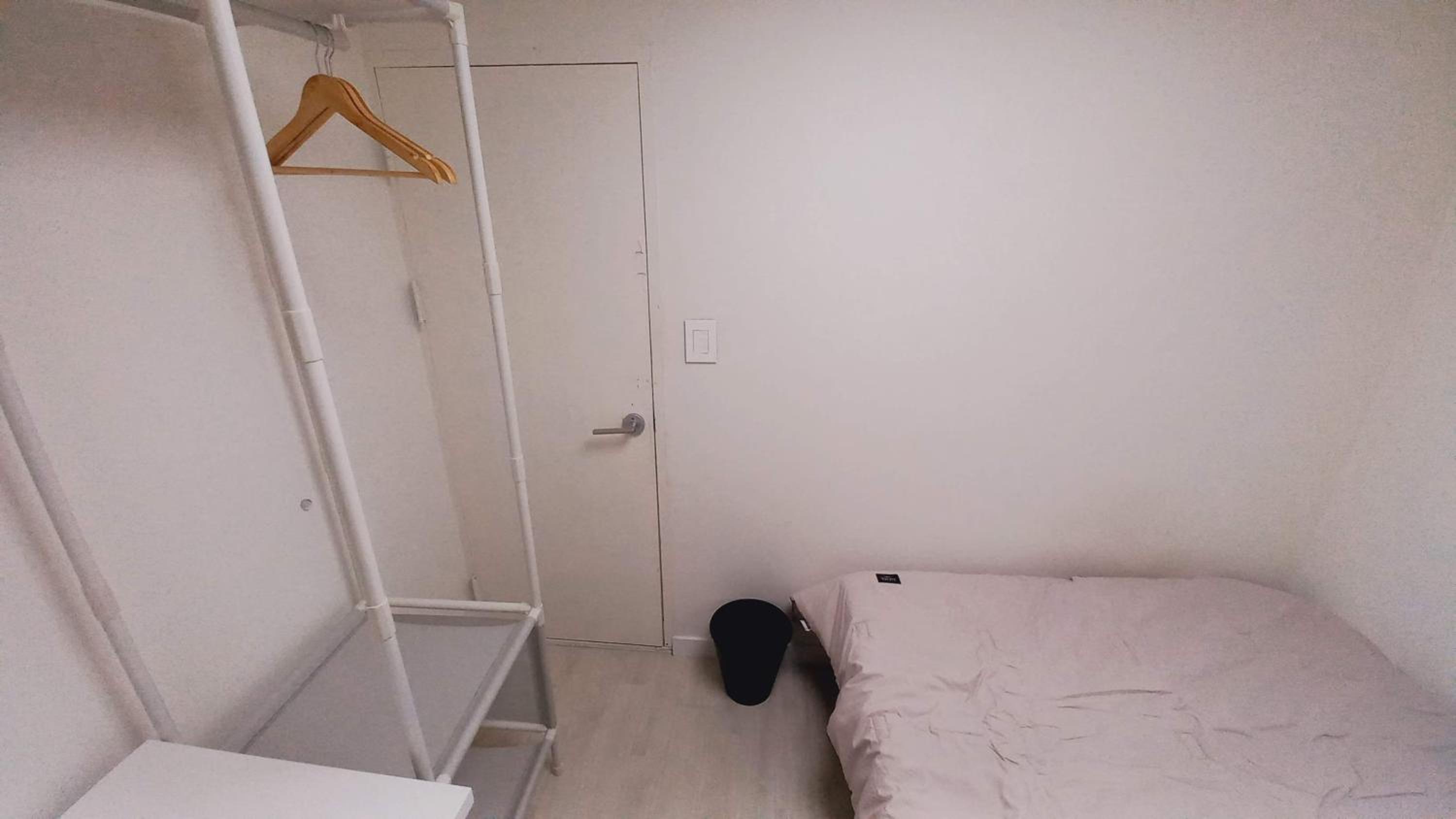Double Room with Private Bathroom - Photo 6