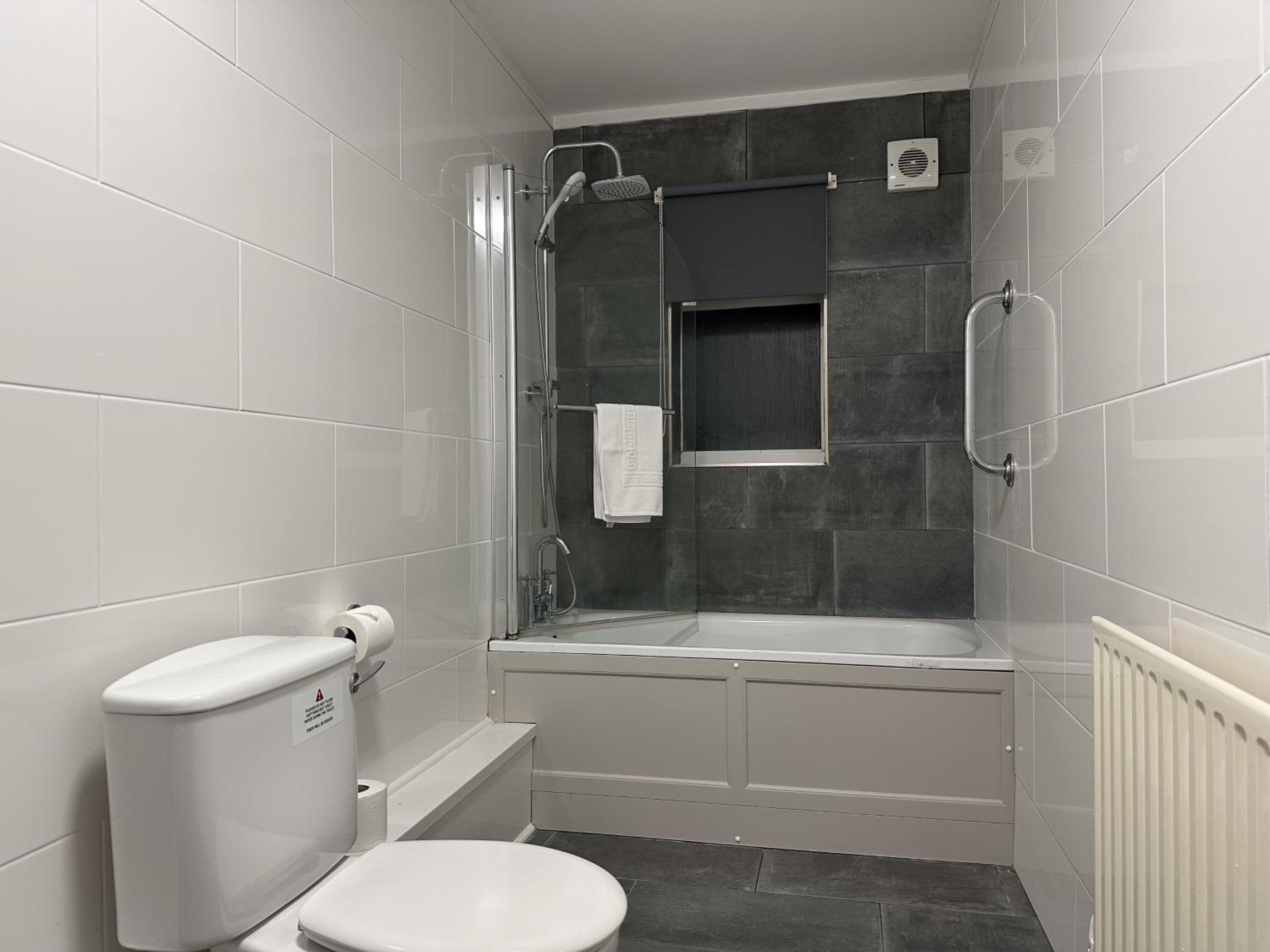 Twin Room - Photo 3