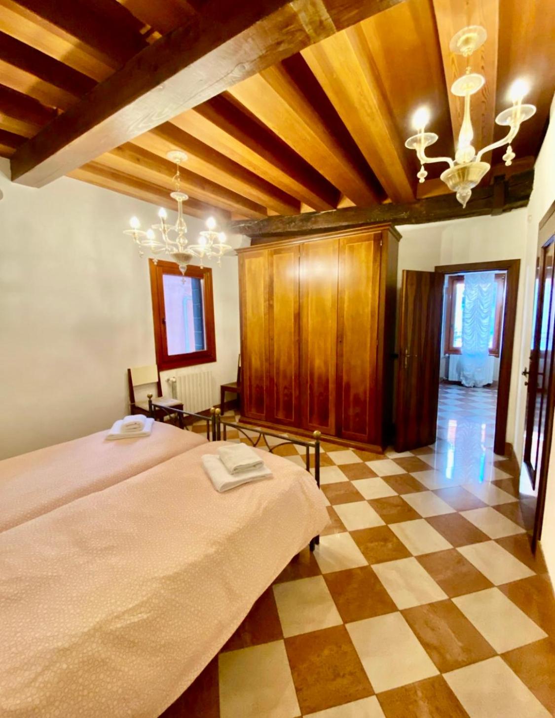 One-Bedroom Apartment with Balcony photo 3