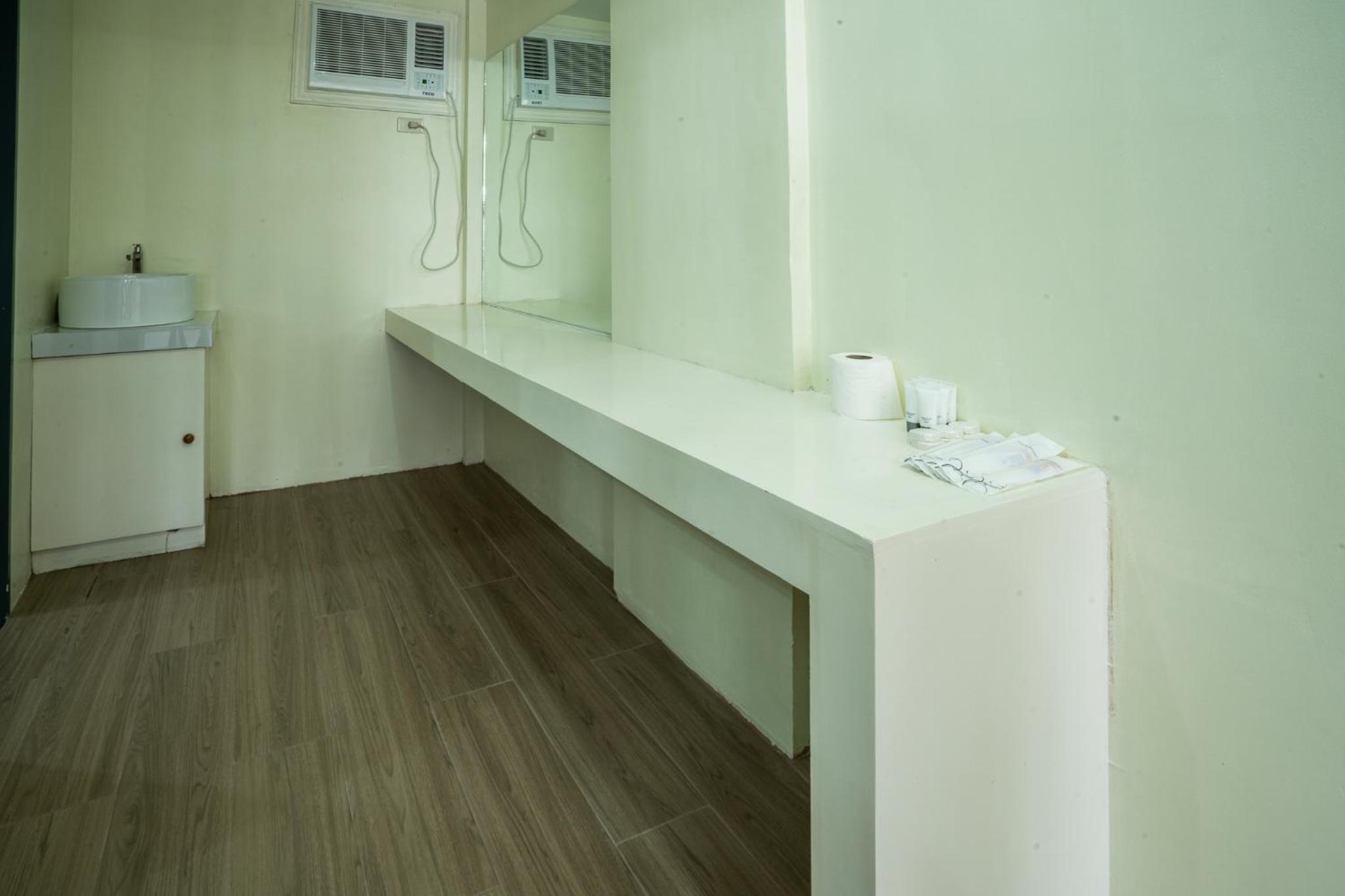 6-Bed Mixed Dormitory Room