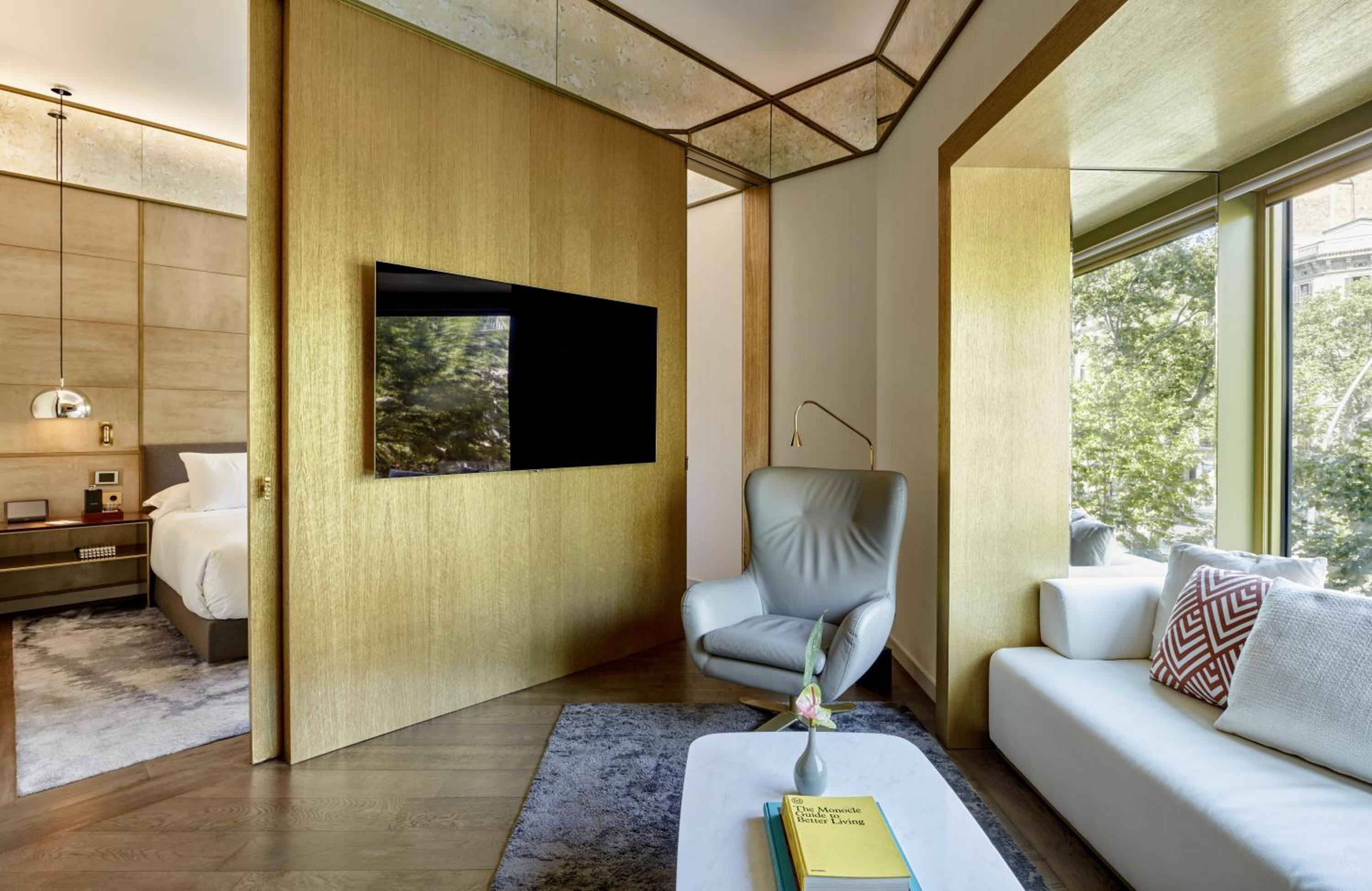 Almanac Suite photo 2