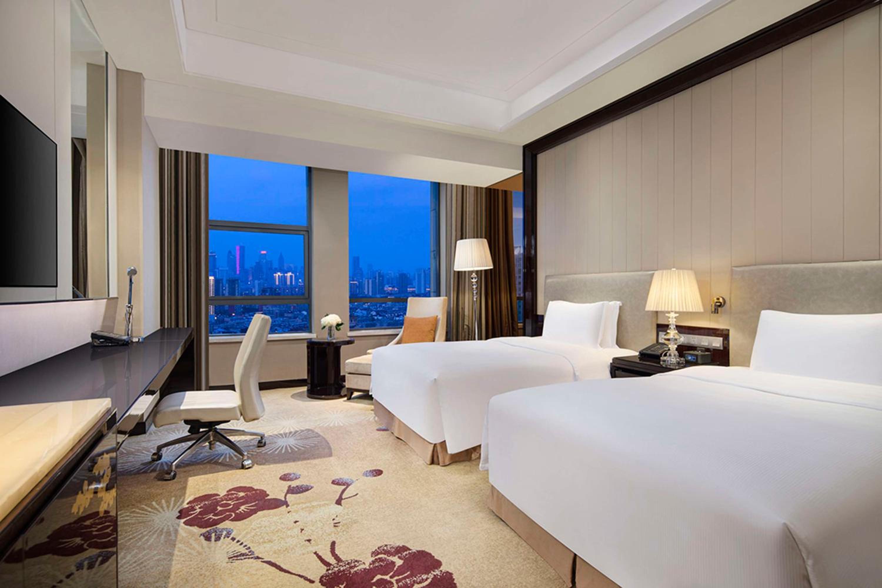 Executive Twin Room with Access to Executive Lounge - Photo 1