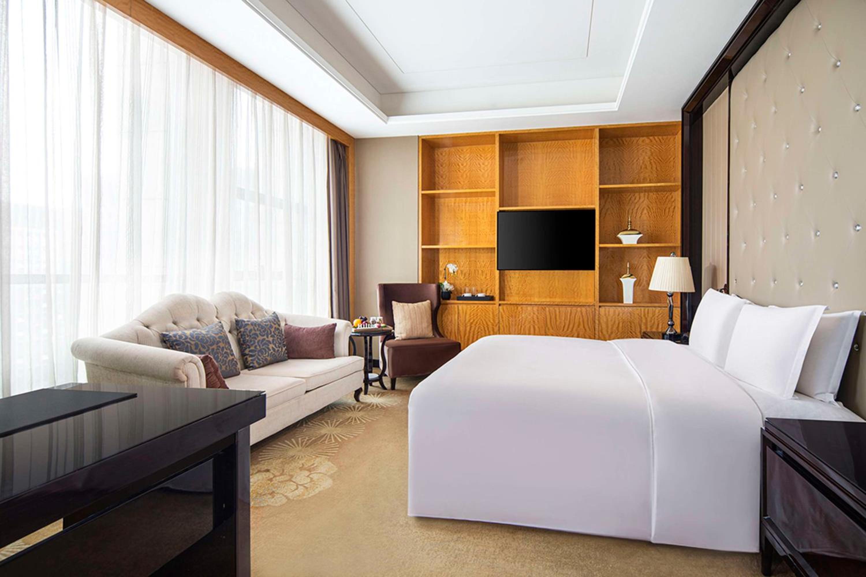 Junior King Suite - Lounge Access - Photo 3