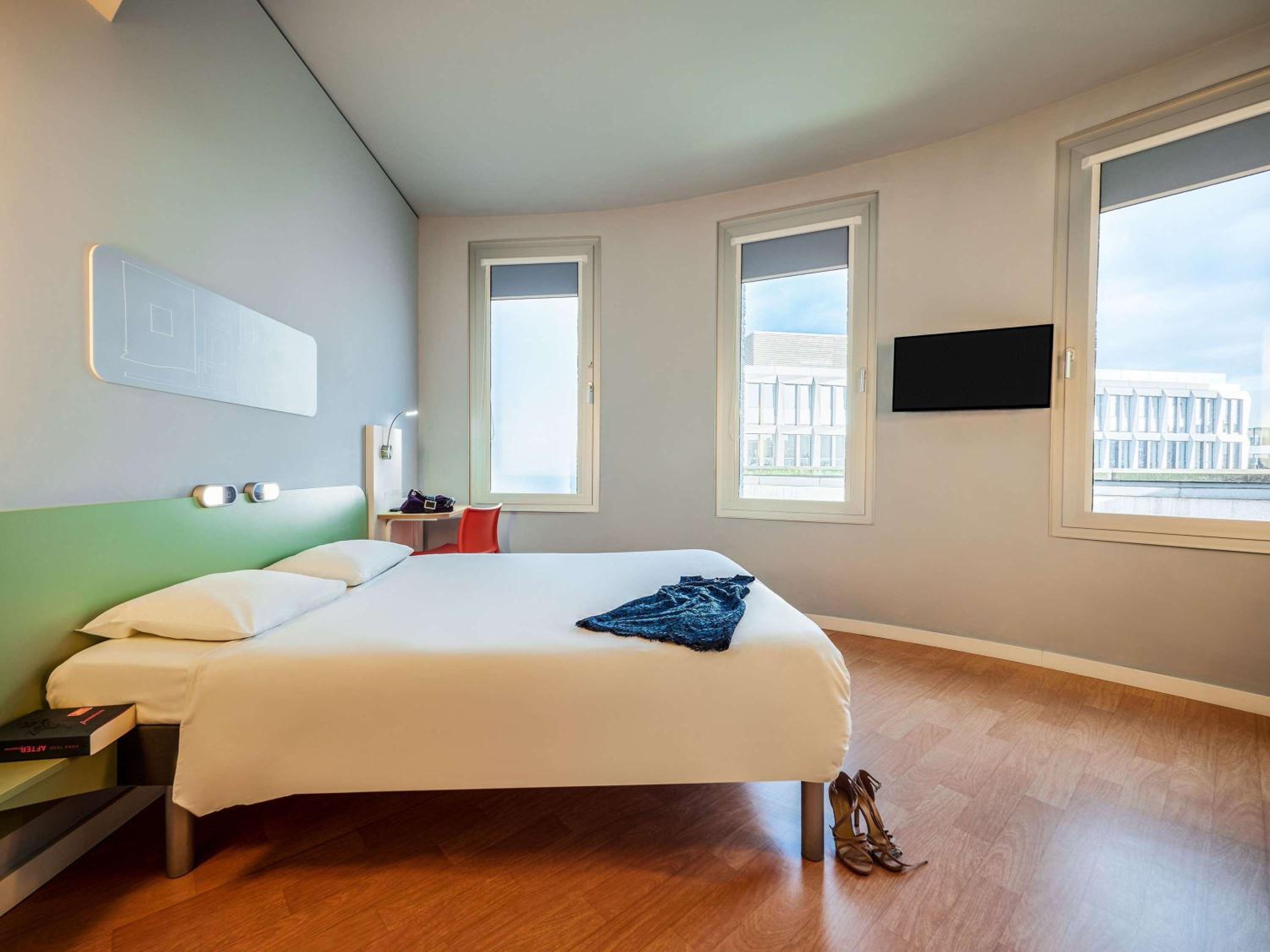 Standard One Double Bed - Photo 6