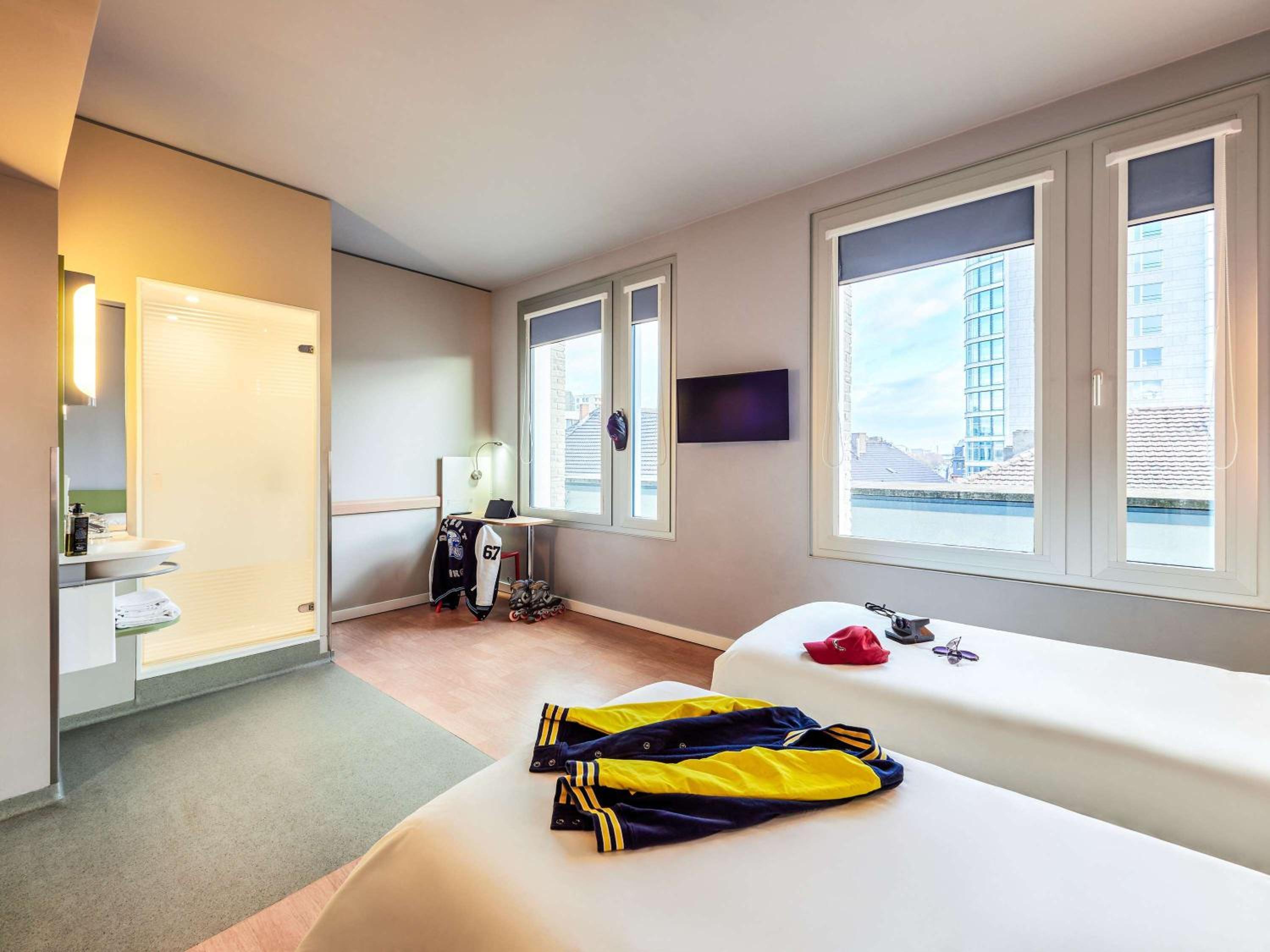 Twin Room - Photo 8