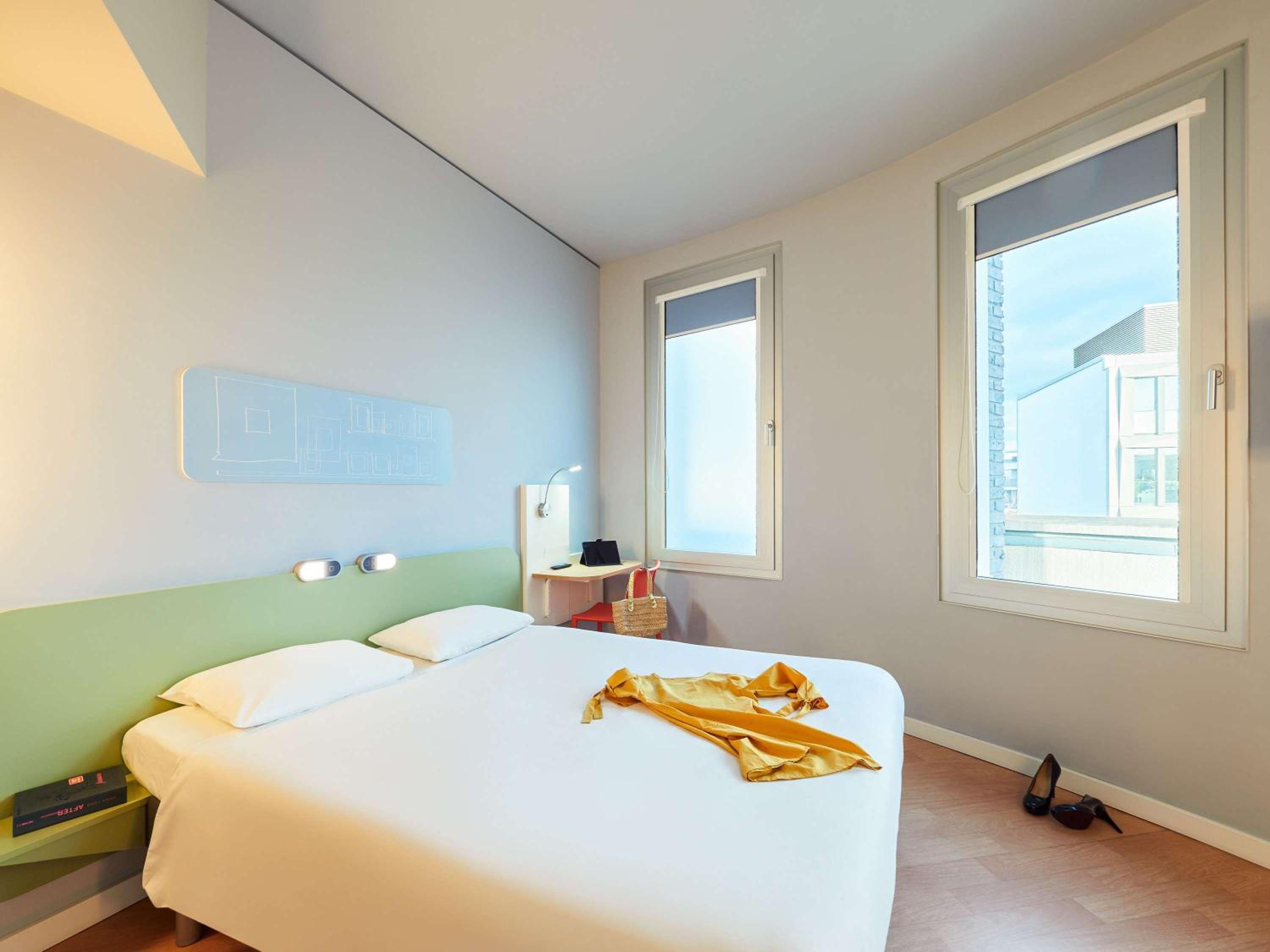 Standard One Double Bed - Photo 7