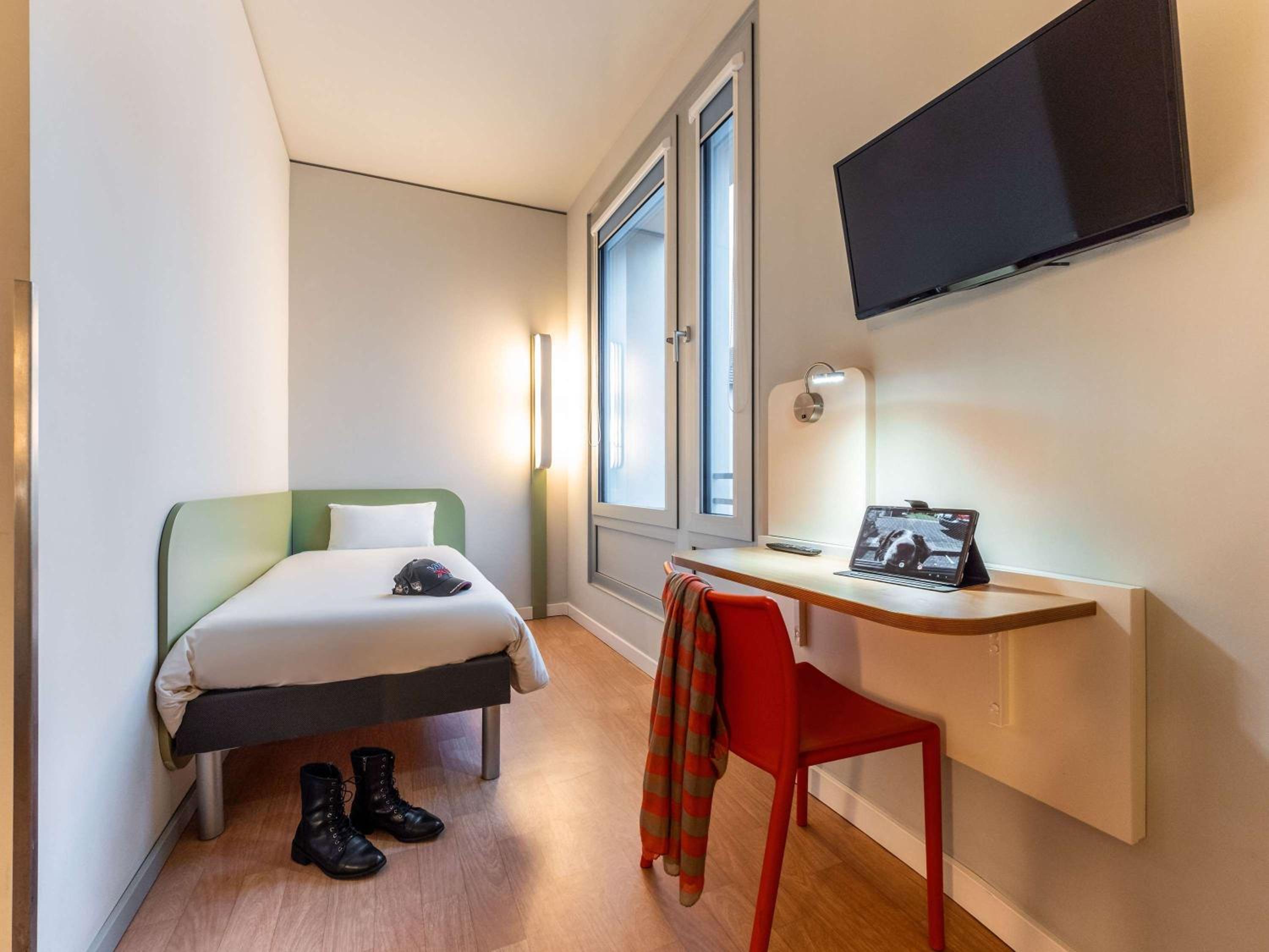Standard Adapted Room with double bed - Photo 4