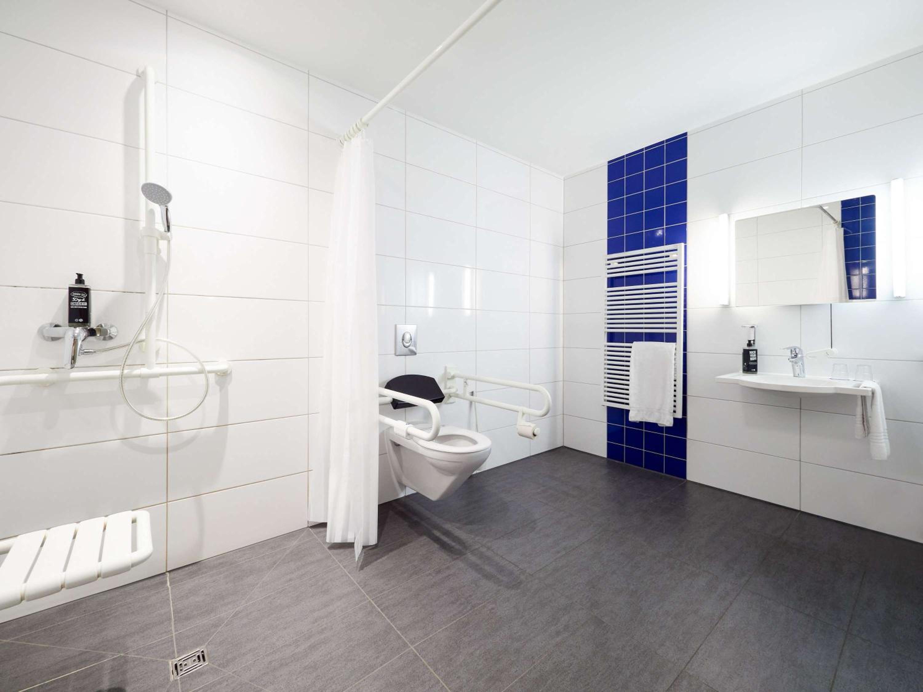 Standard Adapted Room with double bed - Photo 3