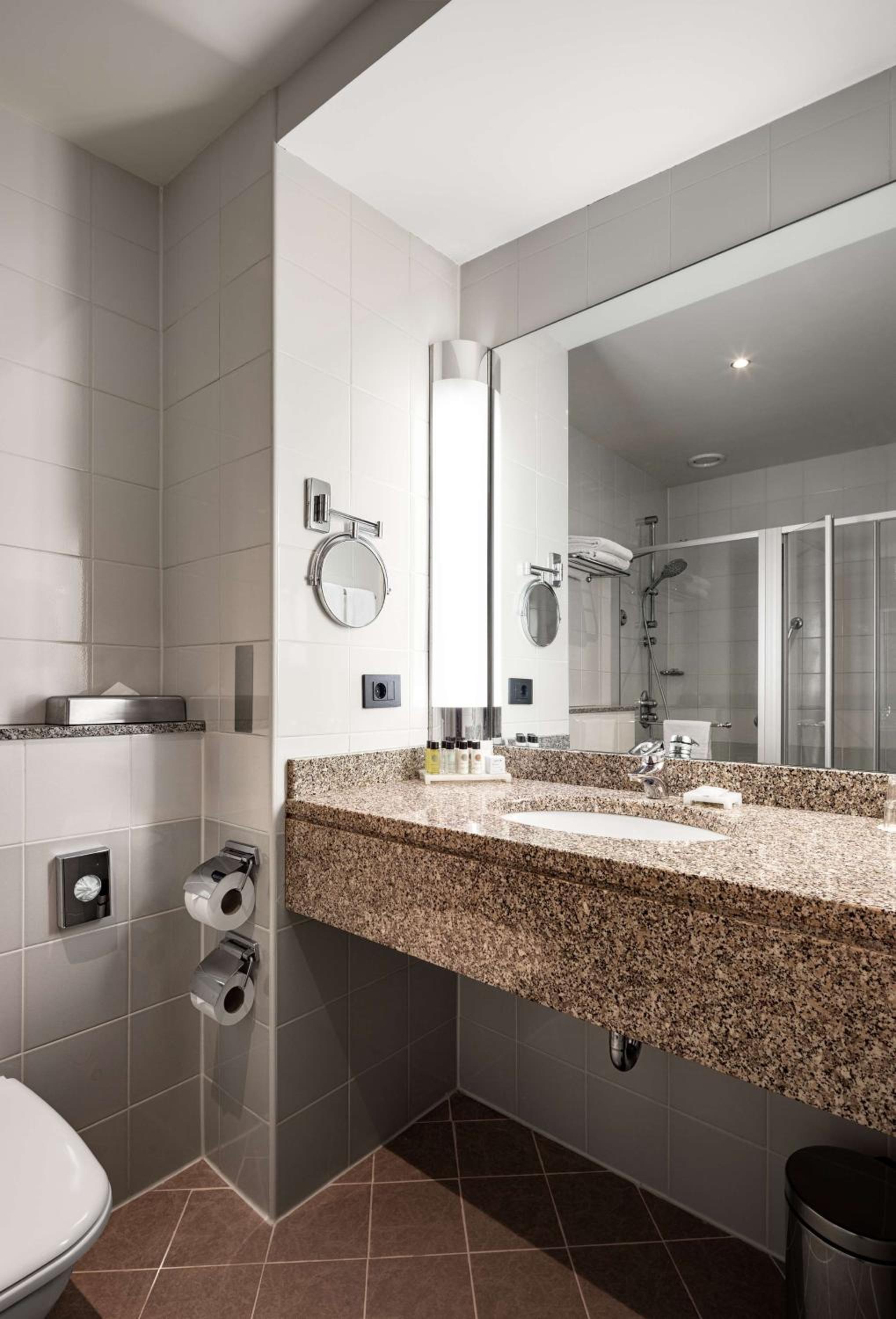 Standard Double or Twin Room - Photo 5