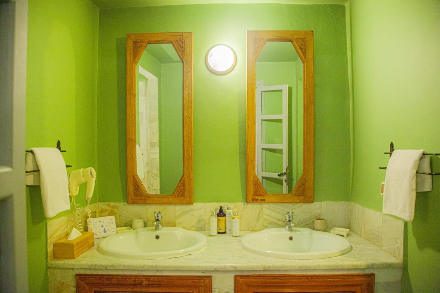 Deluxe Room - Photo 19