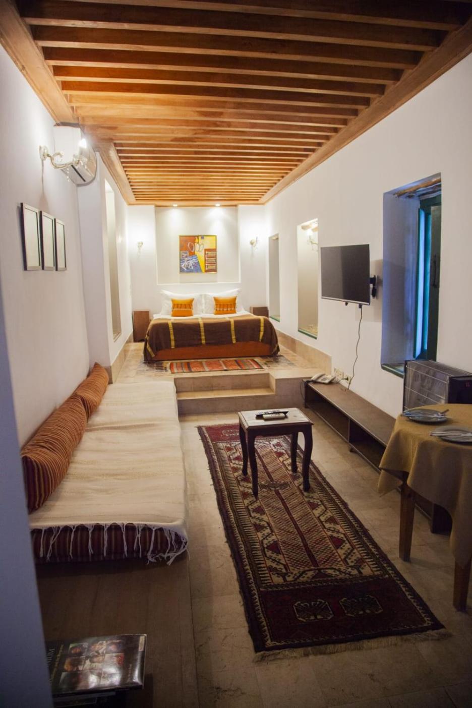 Deluxe Room - Photo 21