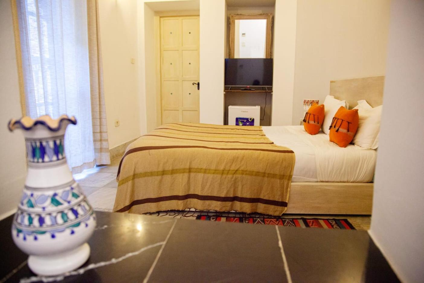 Deluxe Room - Photo 2