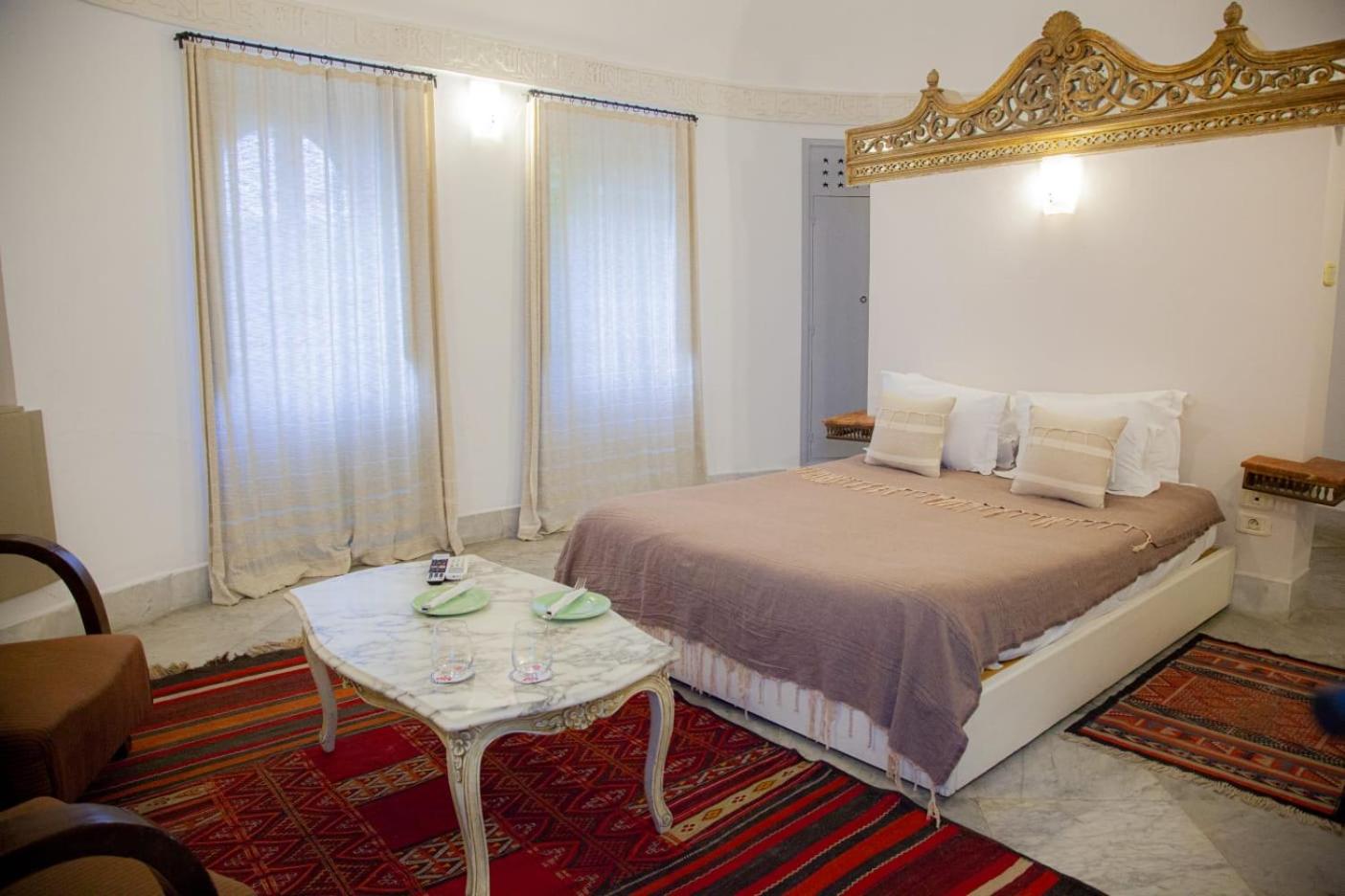 Deluxe Room - Photo 17