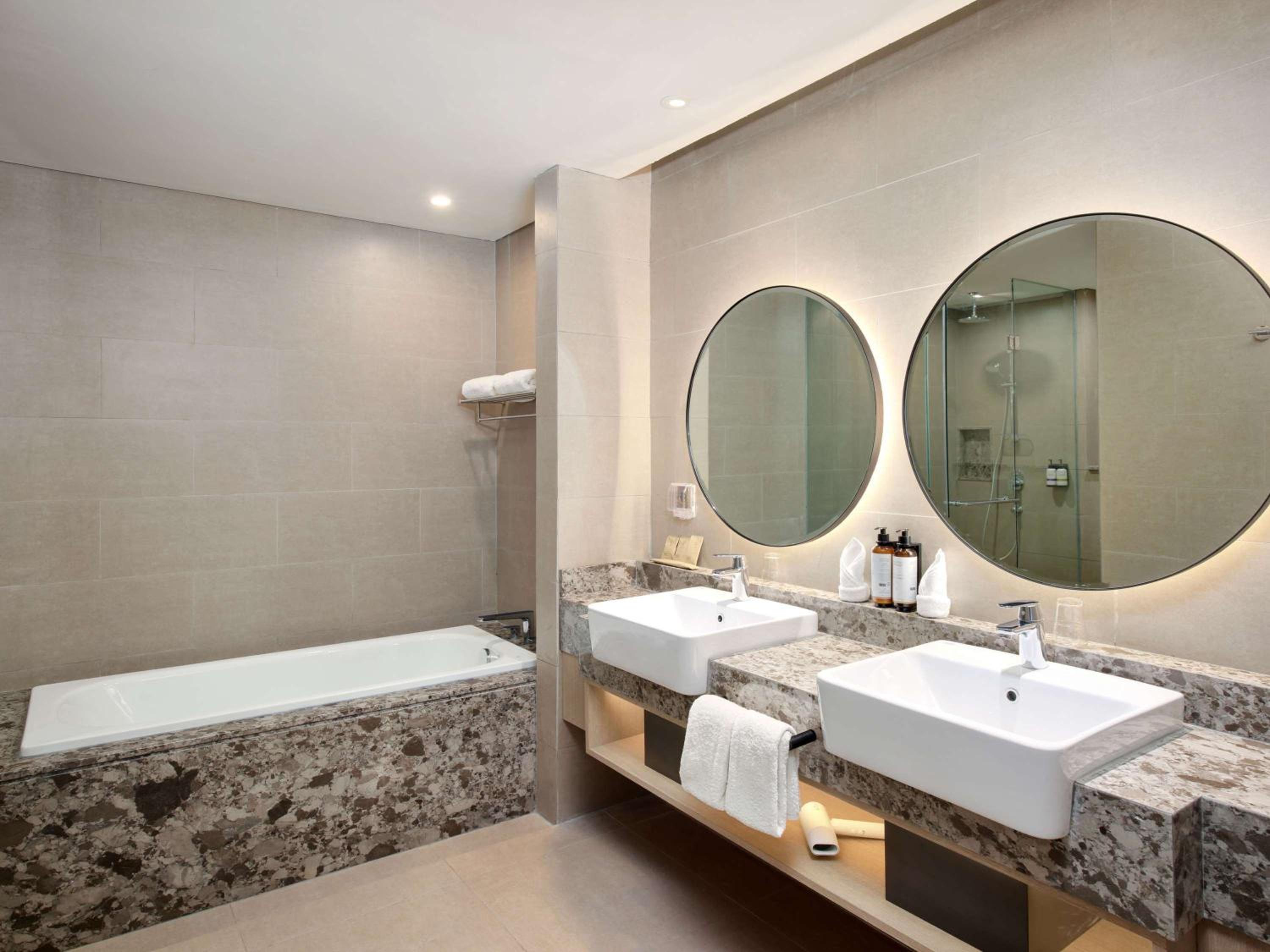 Executive King Suite - Photo 7