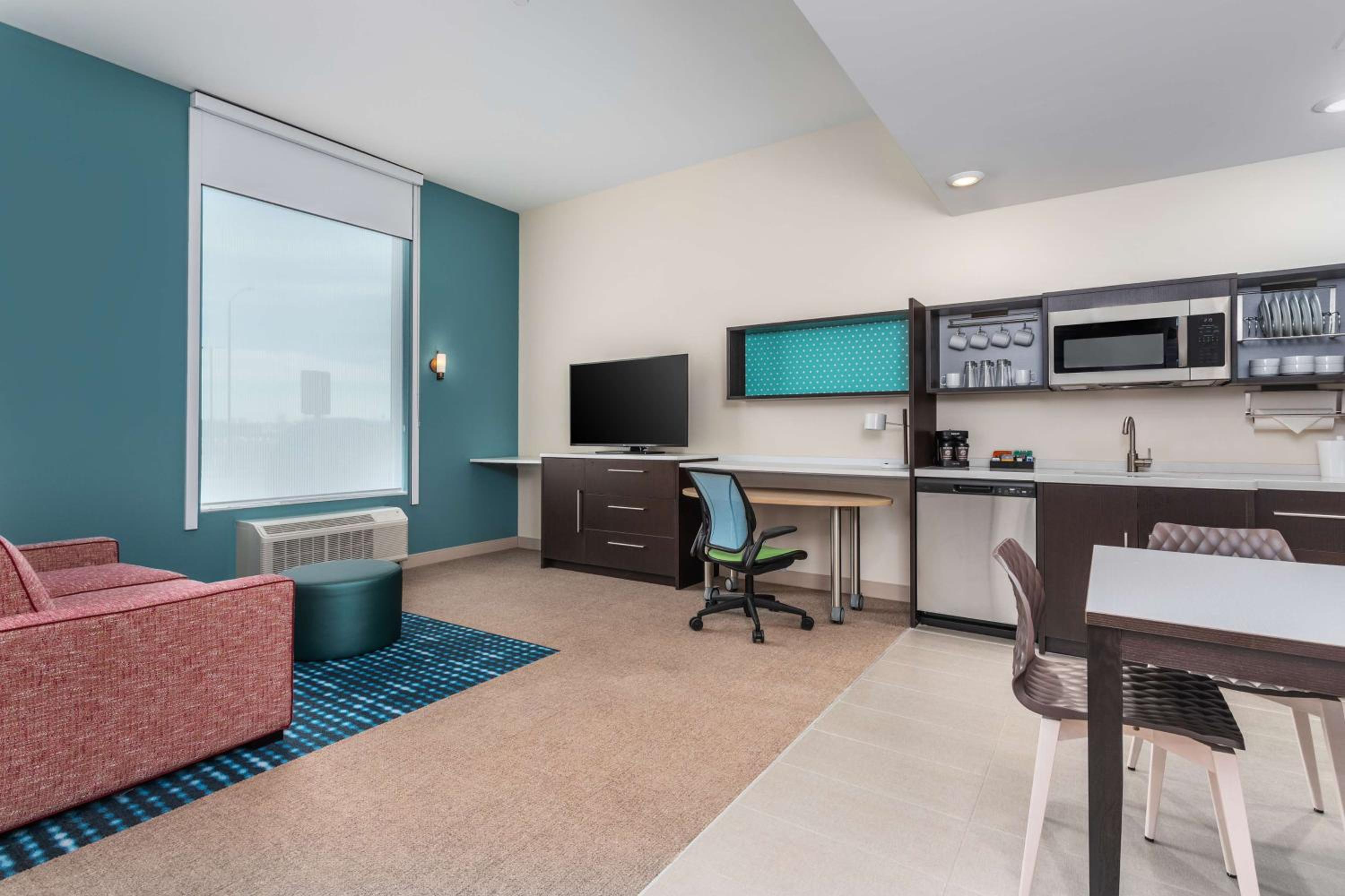 One-Bedroom King Suite - Photo 4