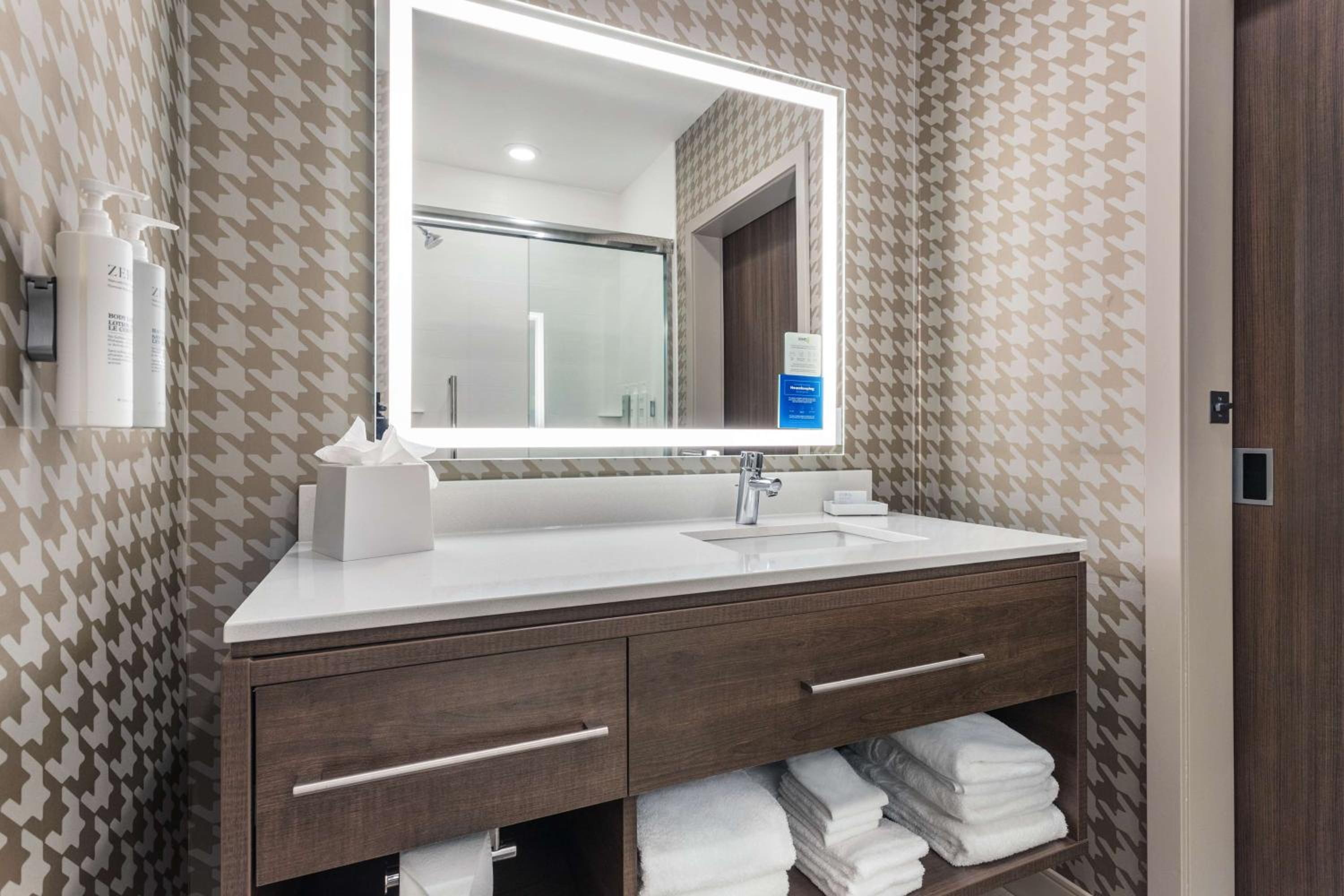 King Studio Suite - Photo 2