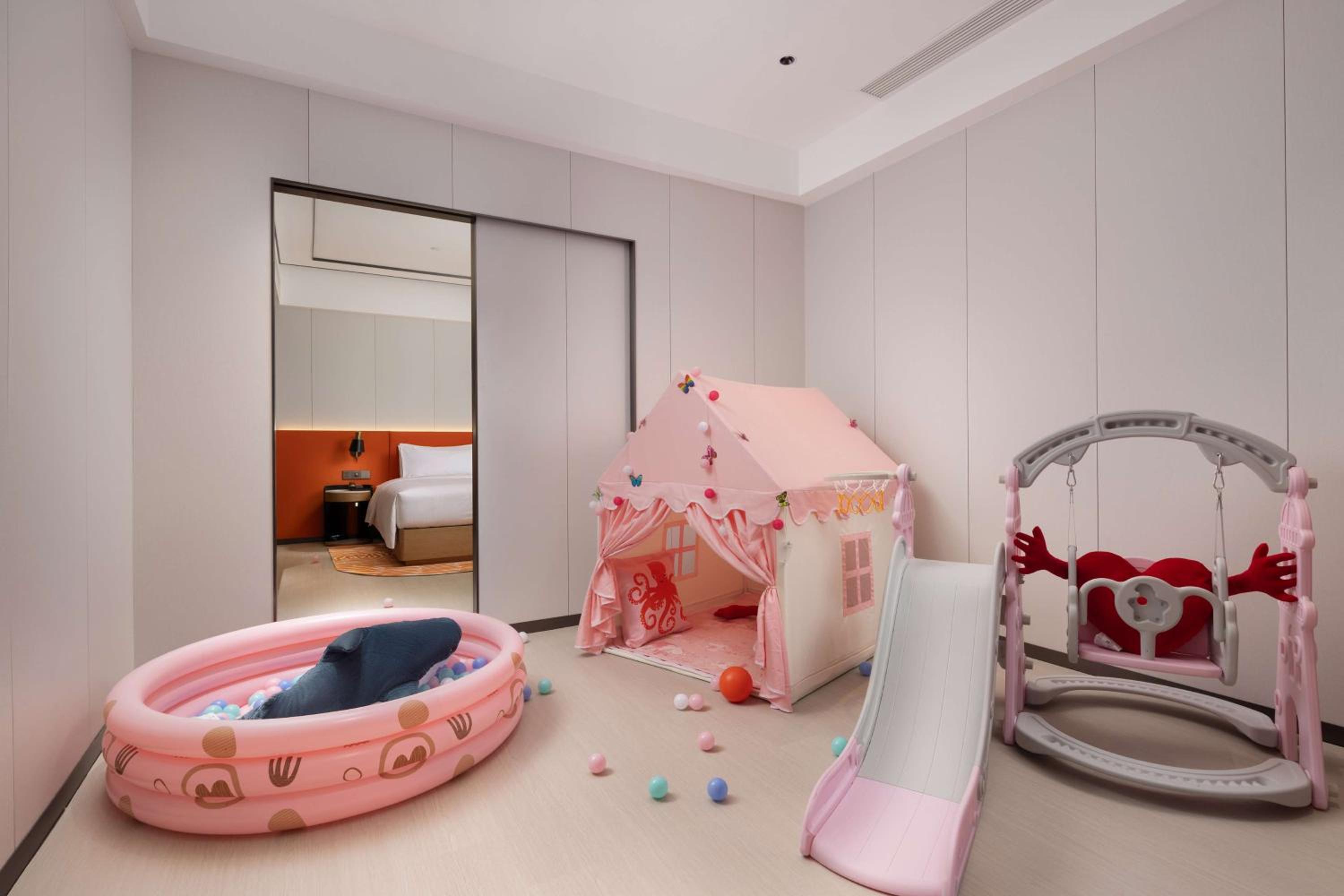 Twin Room with Sofa Bed photo 3