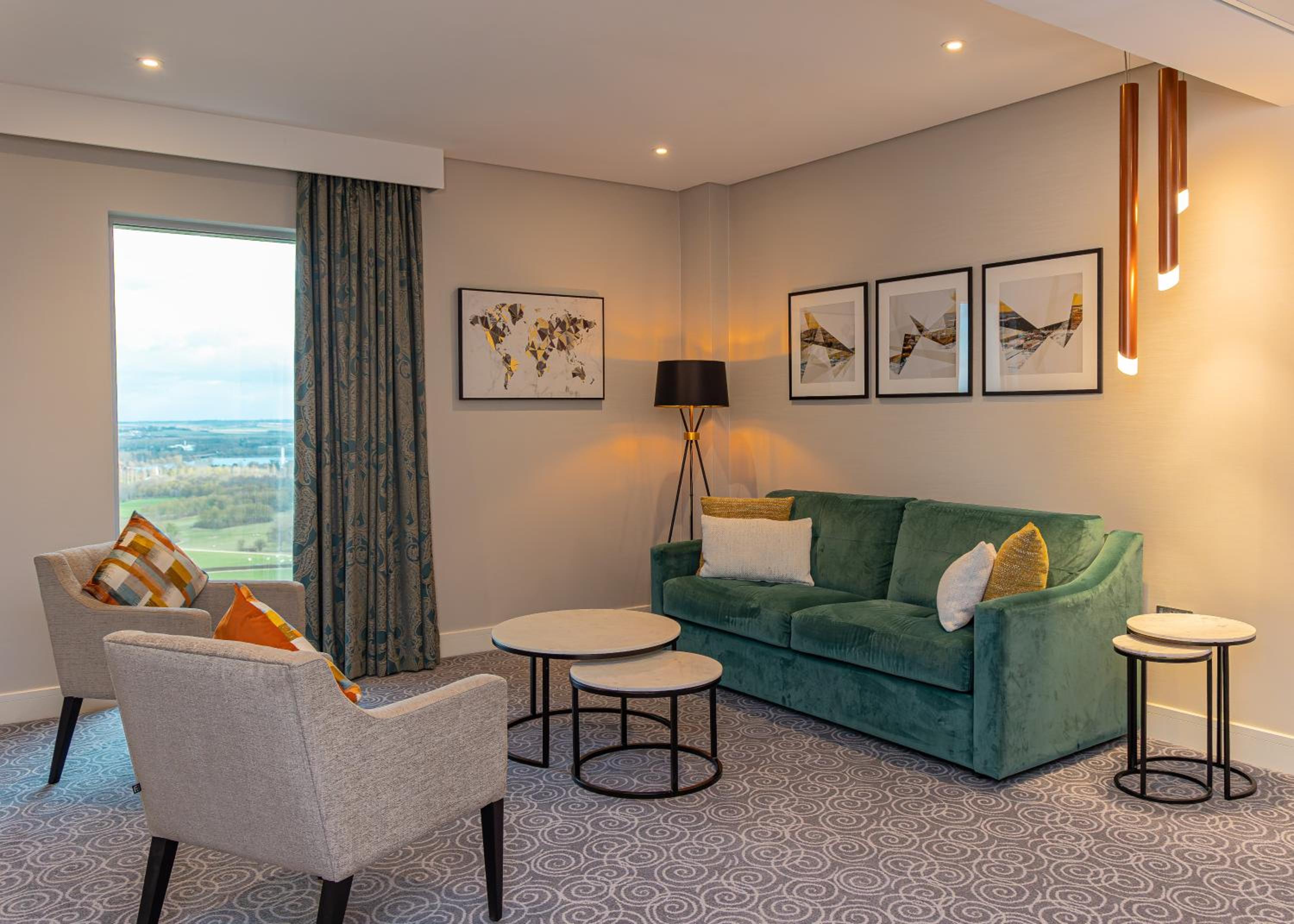 Suite - Photo 3