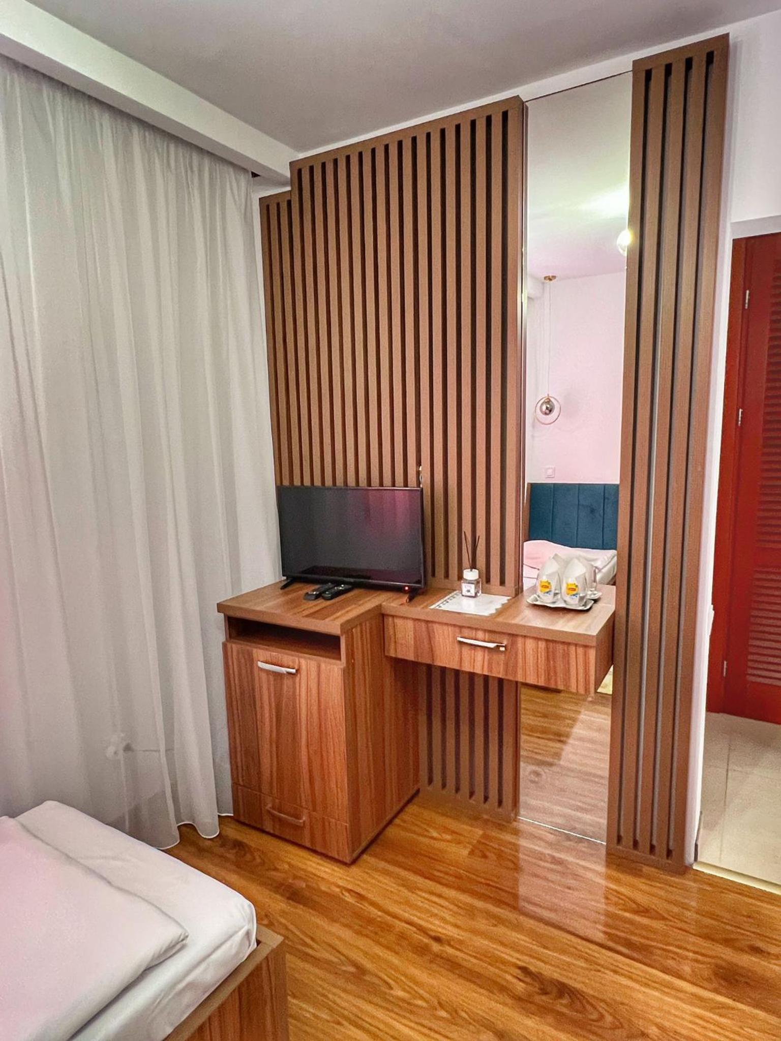 Double or Twin Room - Photo 3