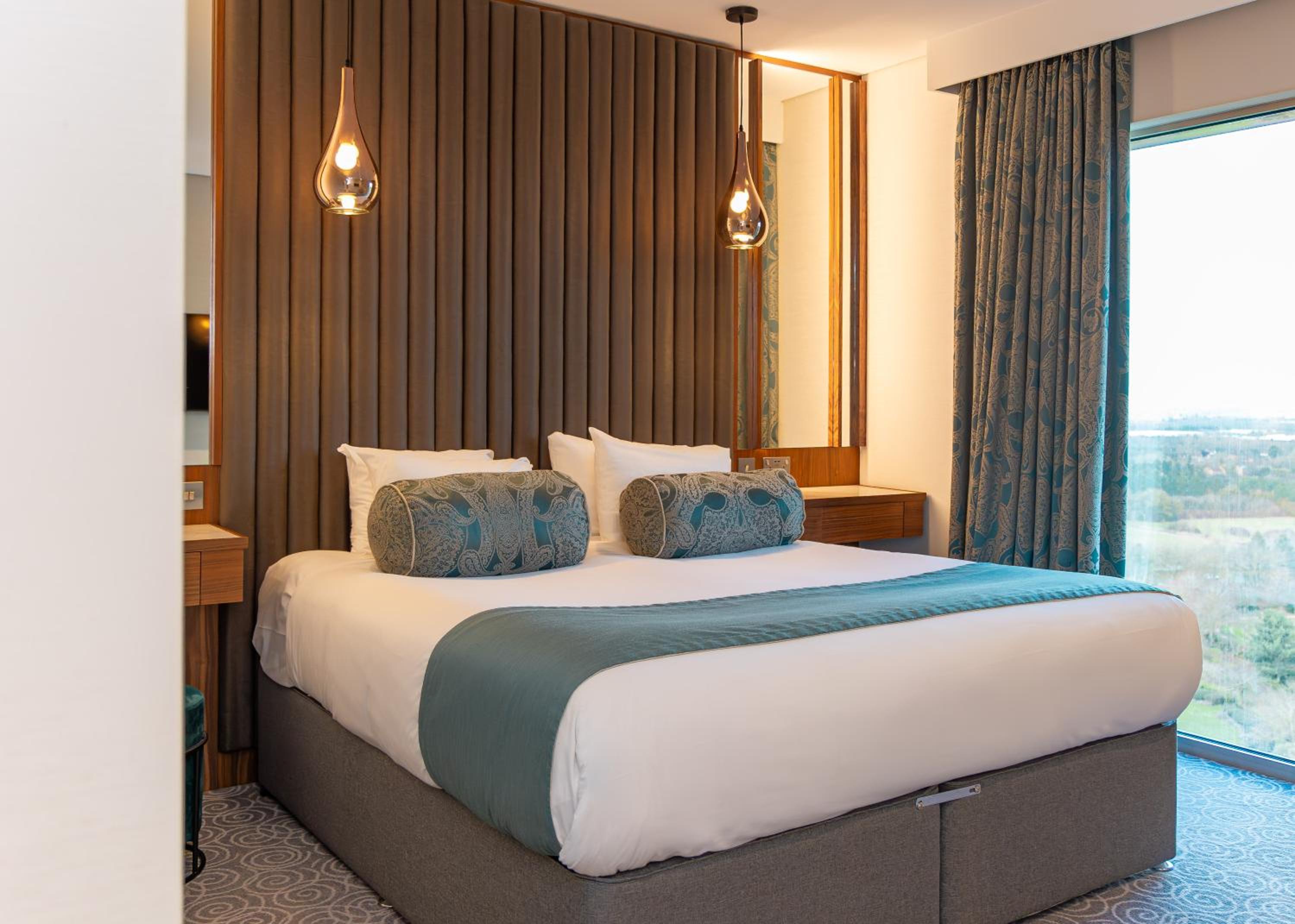 Suite - Photo 1