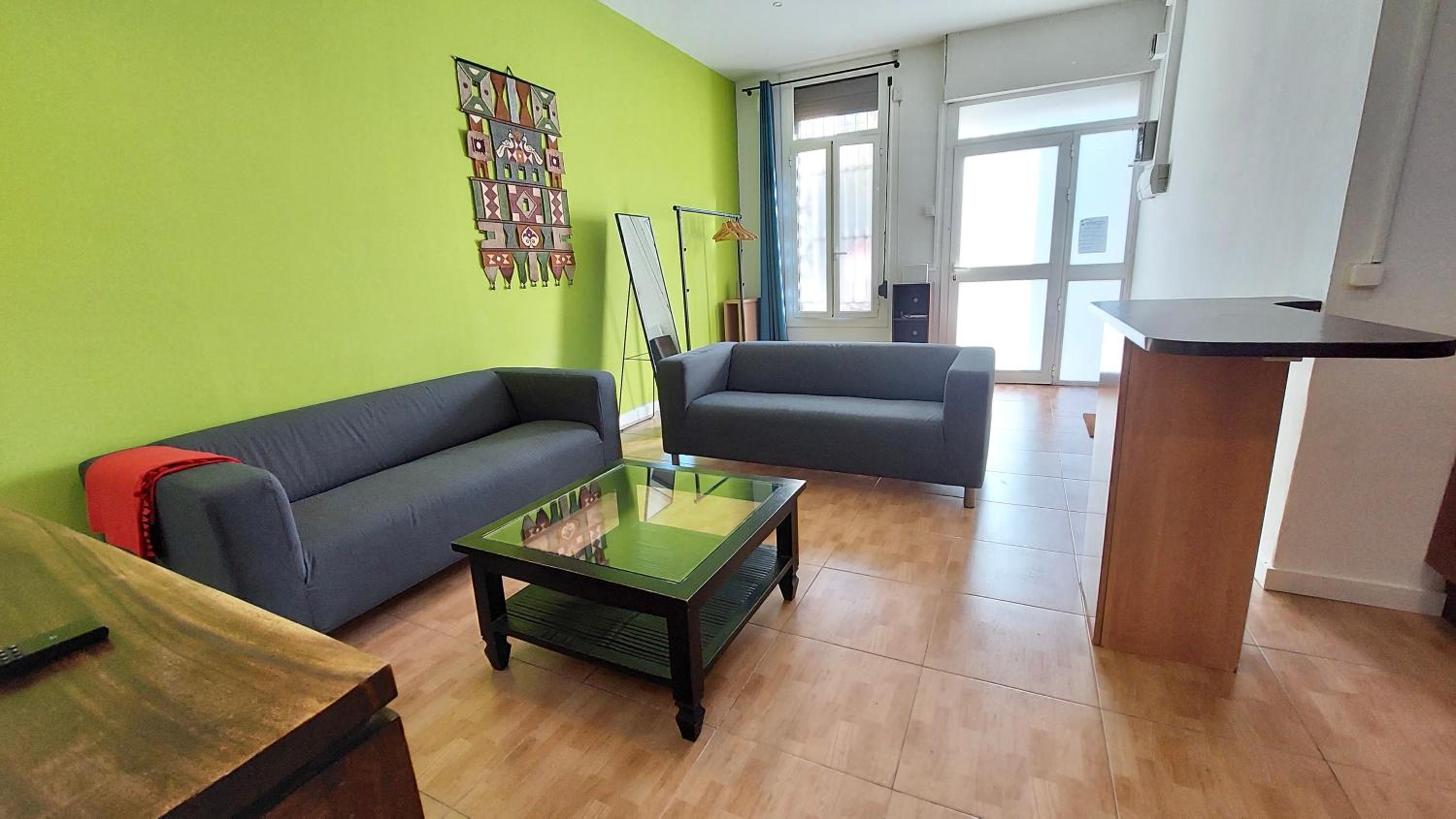Three-Bedroom Apartment with Patio and City View (2-6 Adults) photo 3