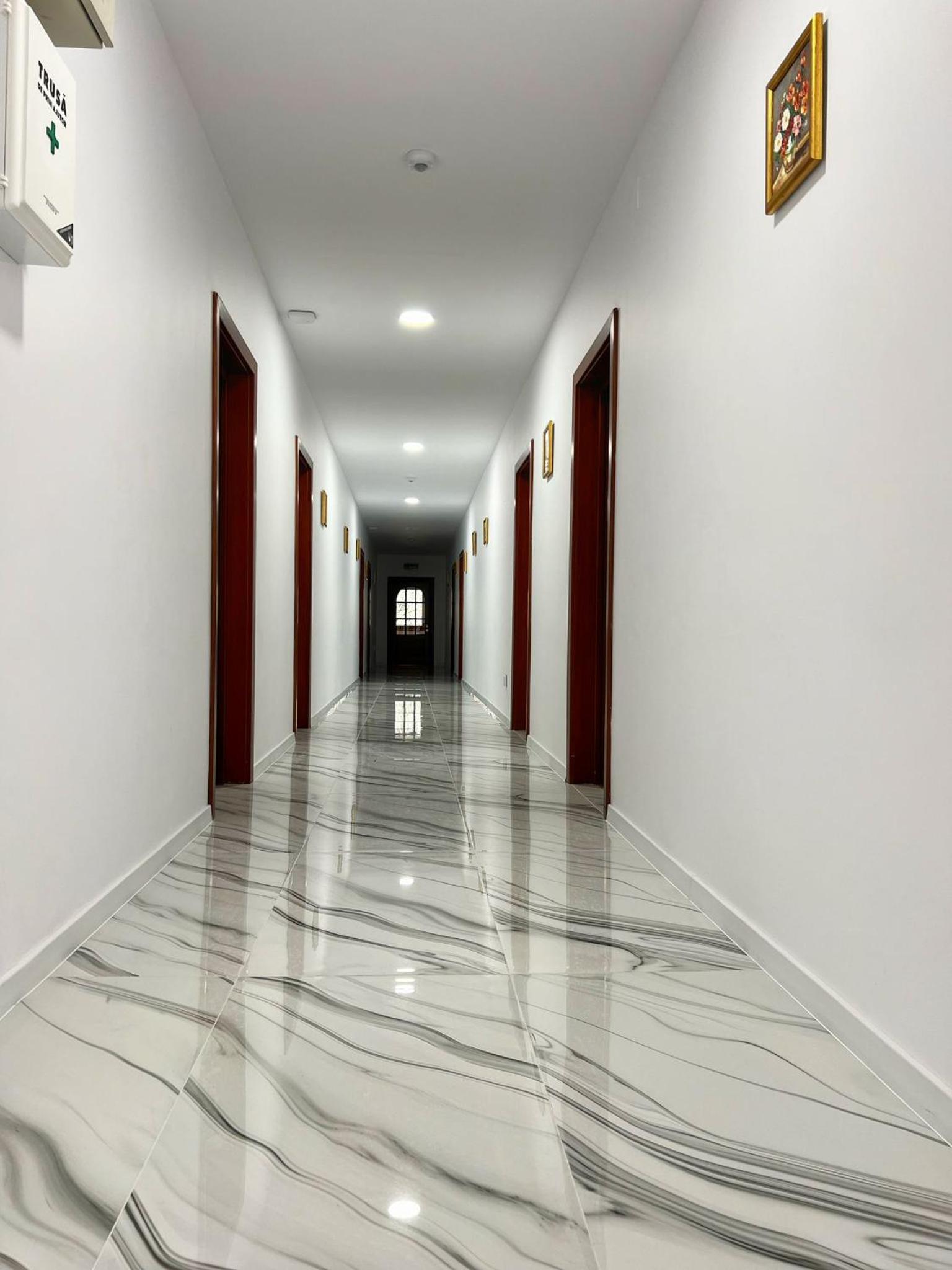 Double or Twin Room - Photo 4