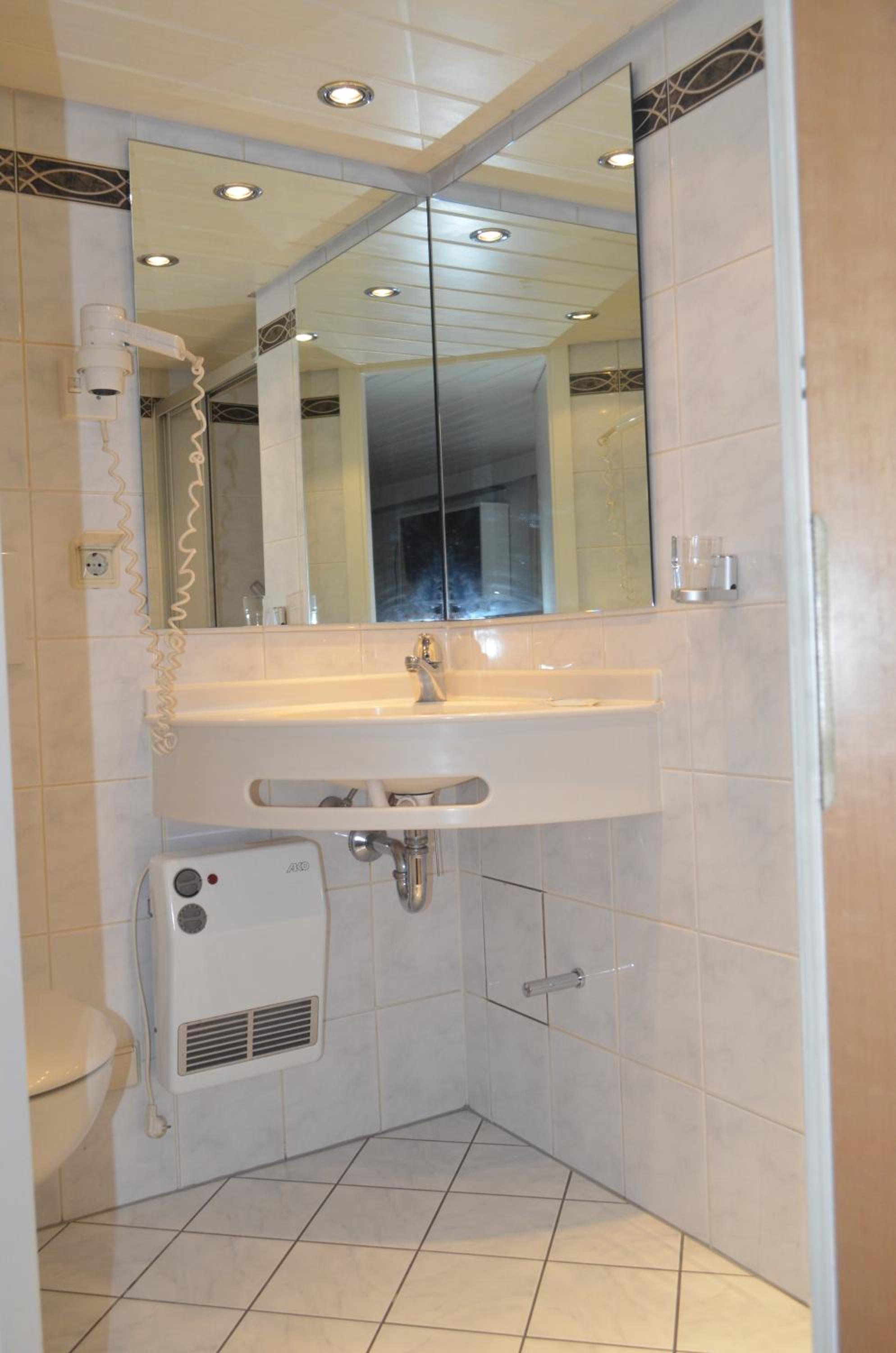 Standard Double Room - Photo 5