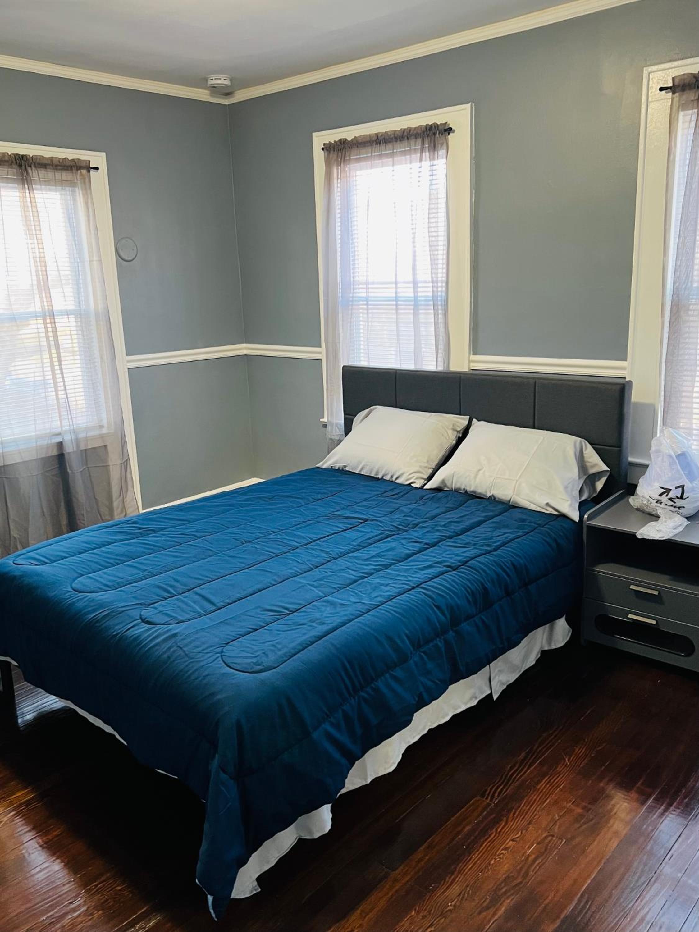 Queen Room photo 2