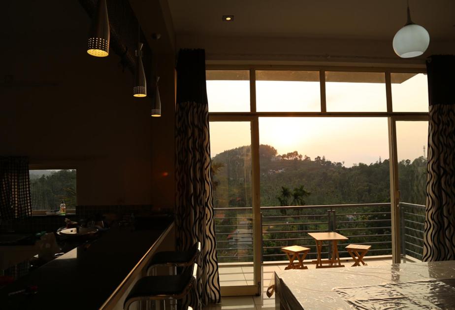 Two-Bedroom Apartment with Mountain View - Photo 29