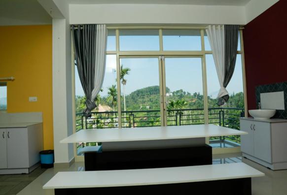 Two-Bedroom Apartment with Mountain View - Photo 28