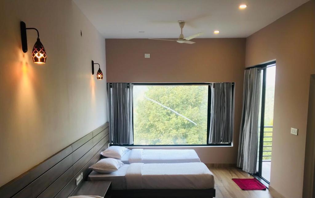 Deluxe Double Room with Balcony - Photo 1